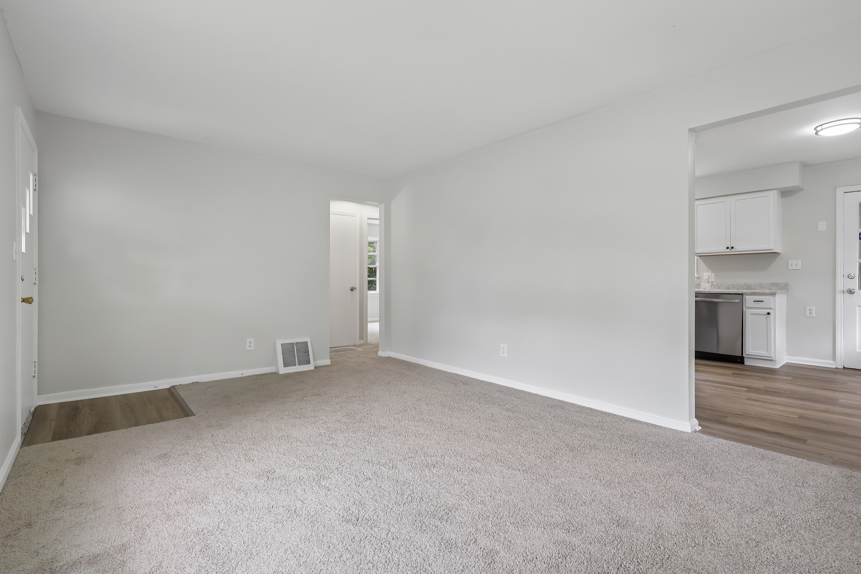 Photo 8 of 28 of 1237 Easton Dr, Akron, OH