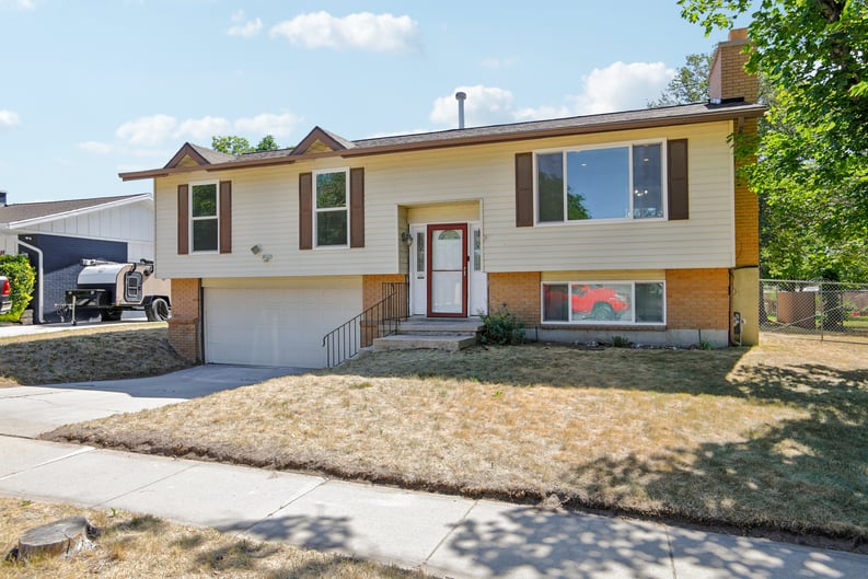 Property photo 1 of 6383 S Lauritzen Dr