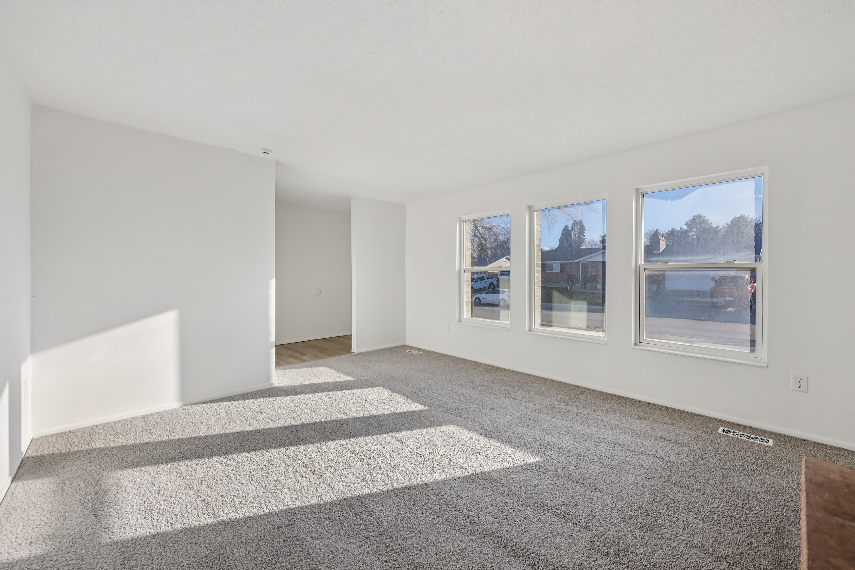 Photo 14 of 40 of 3020 W Rosa Vista Dr, Taylorsville, UT