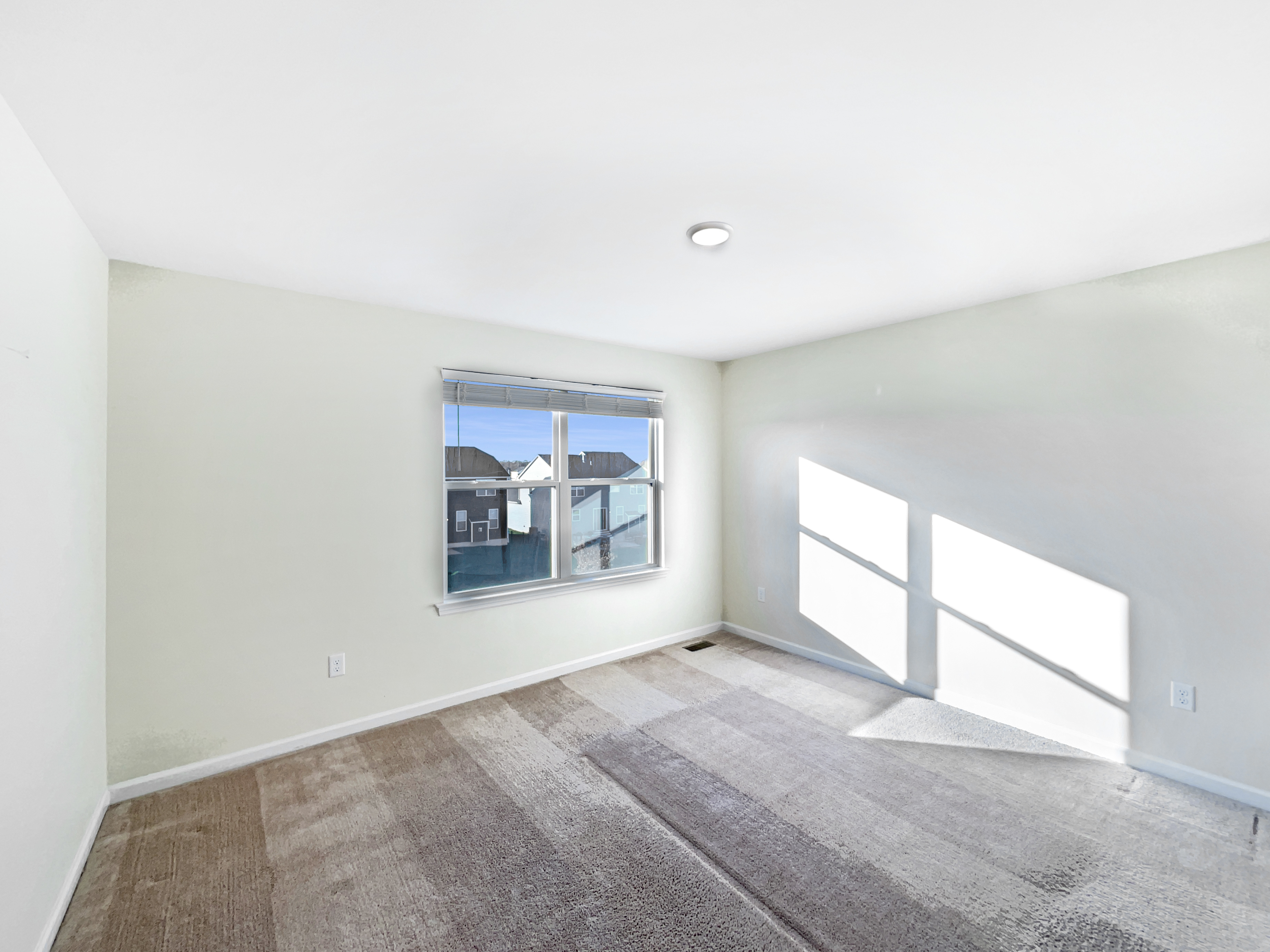 Photo 18 of 23 of 1561 Misty River Dr, Saint Paul, MO