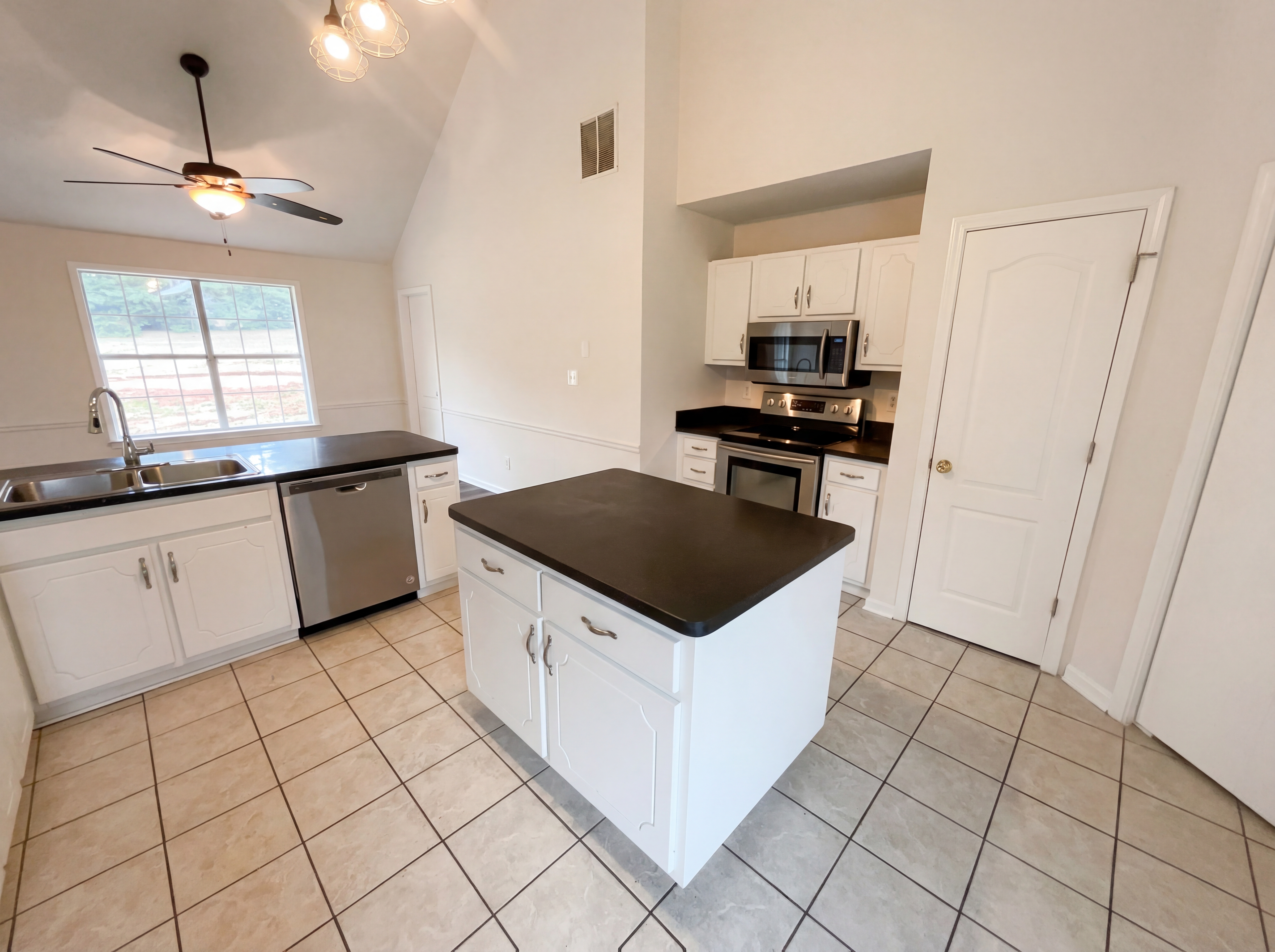 Photo 2 of 22 of 169 Manley Dr, Hampton, GA