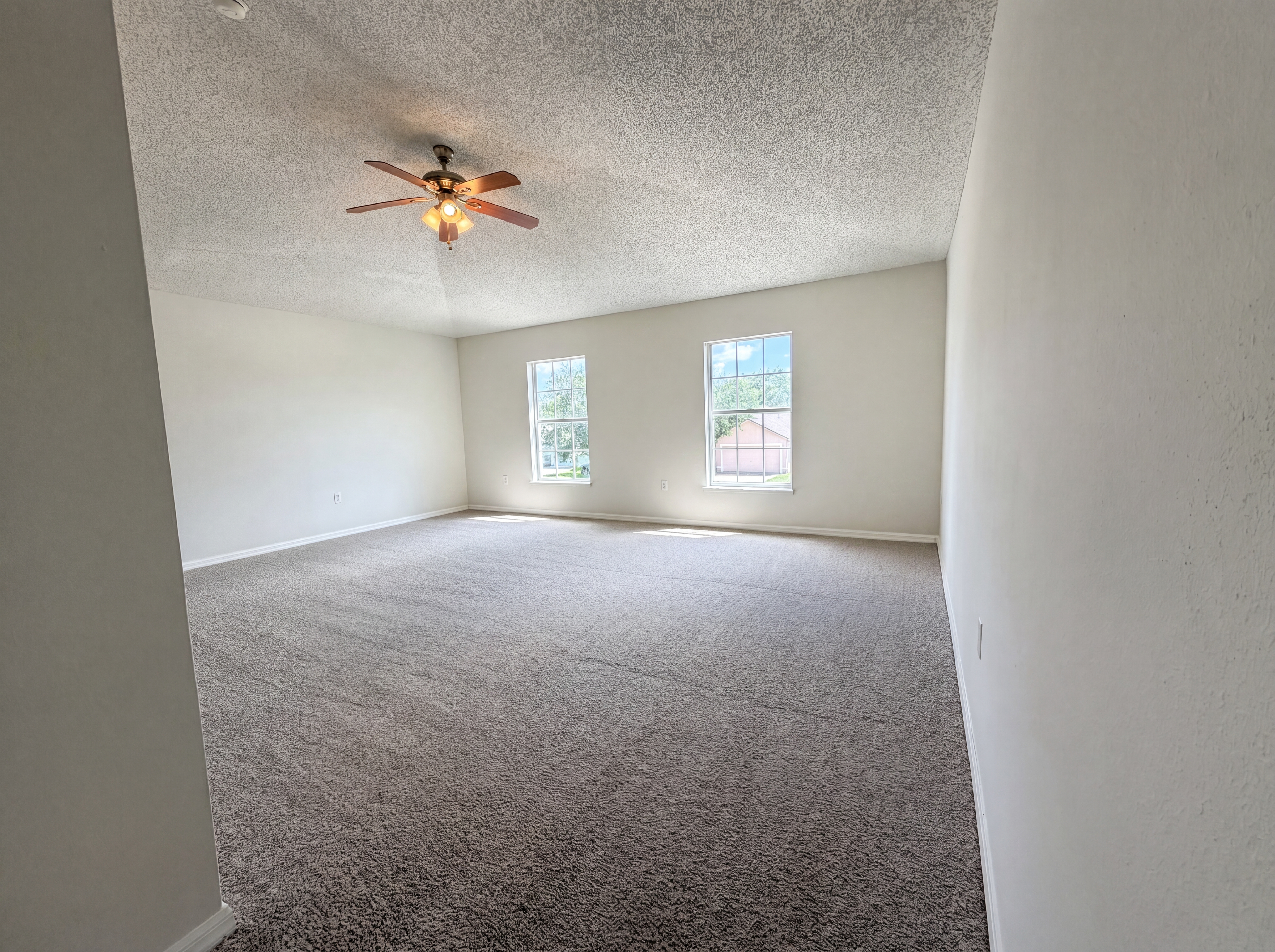 Photo 9 of 26 of 2158 Willesdon Dr W, Jacksonville, FL
