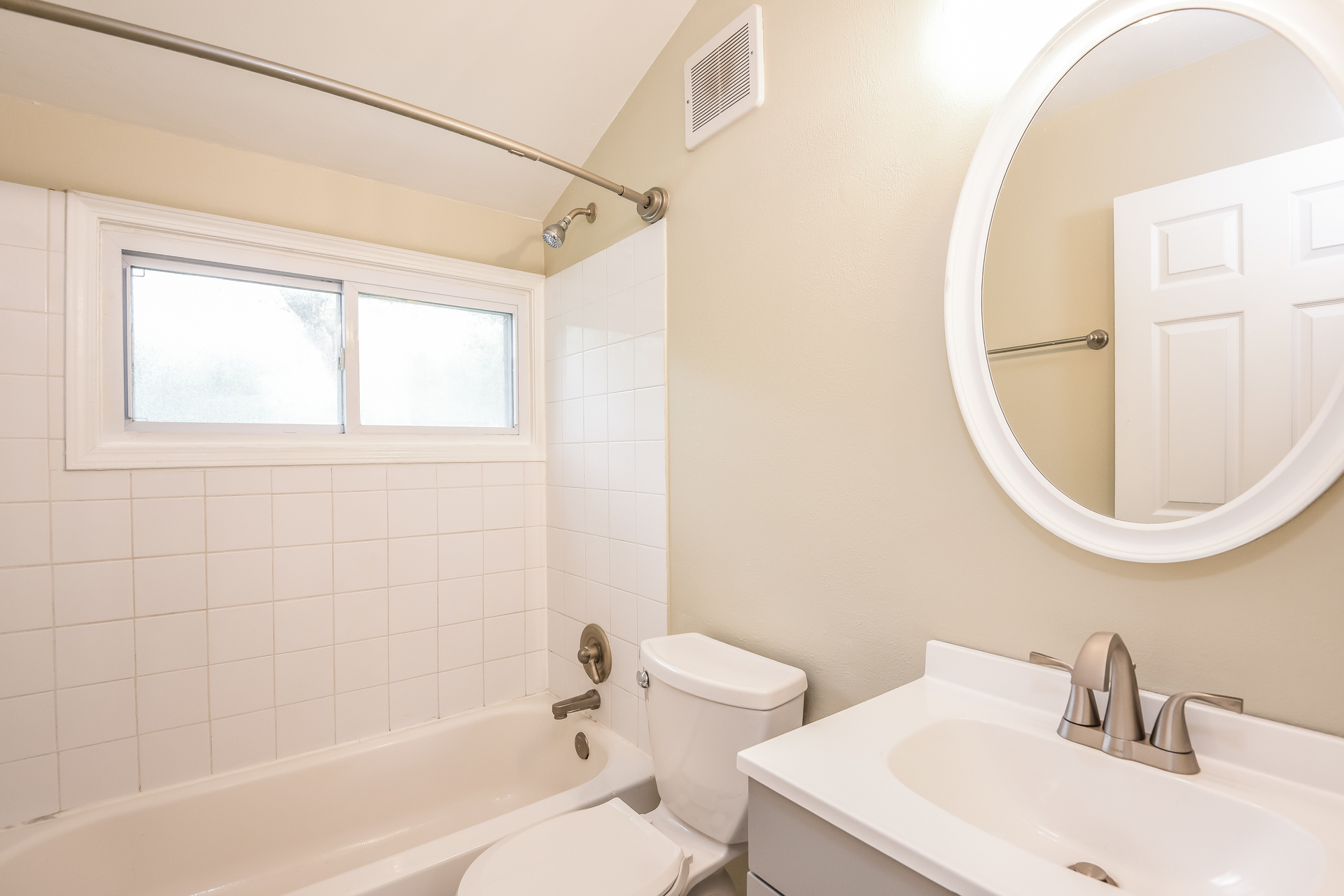Photo 19 of 22 of 9304 Farmington Dr, Henrico, VA