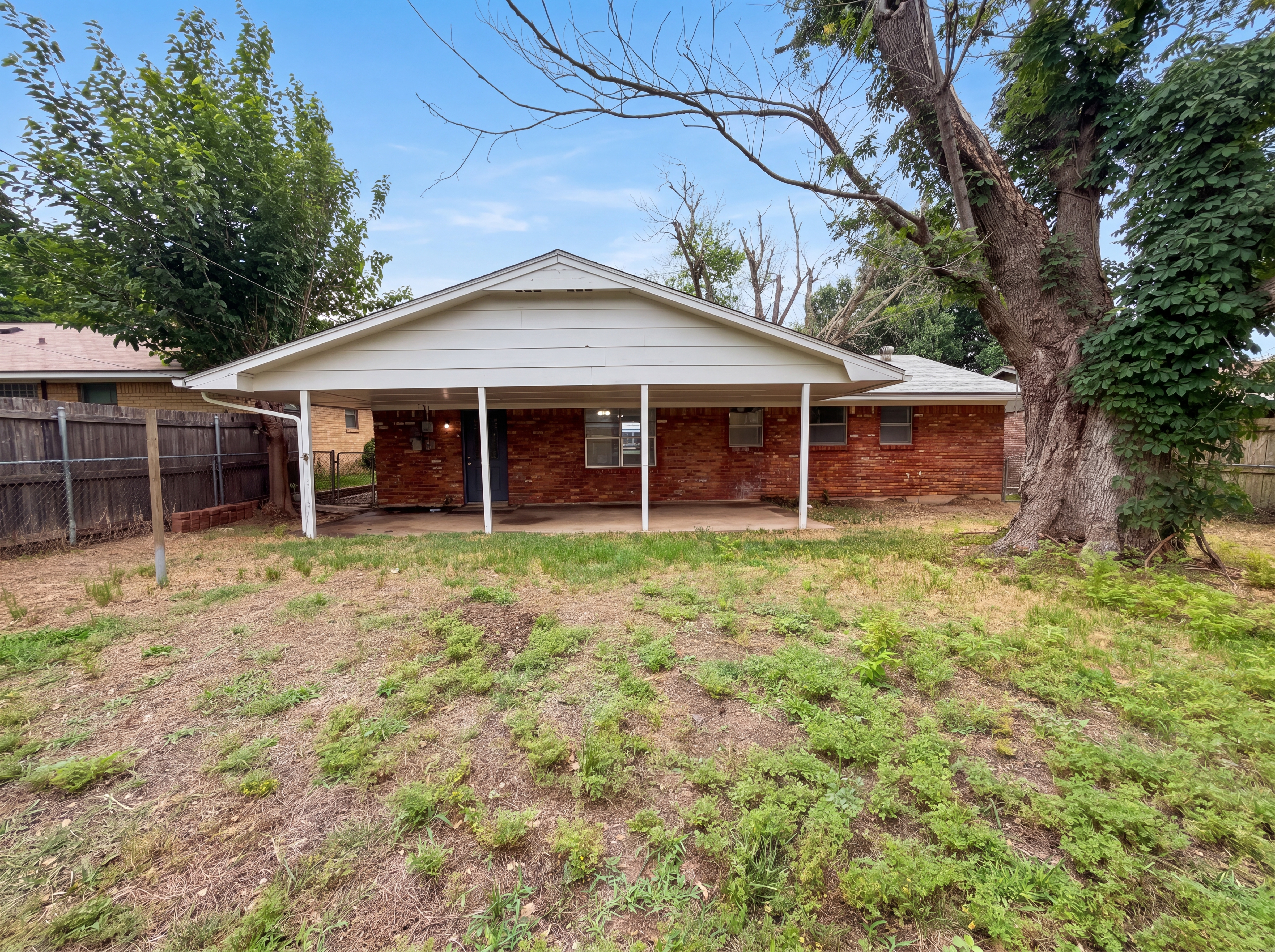 Photo 5 of 16 of 621 S Timber Ln, Oklahoma City, OK