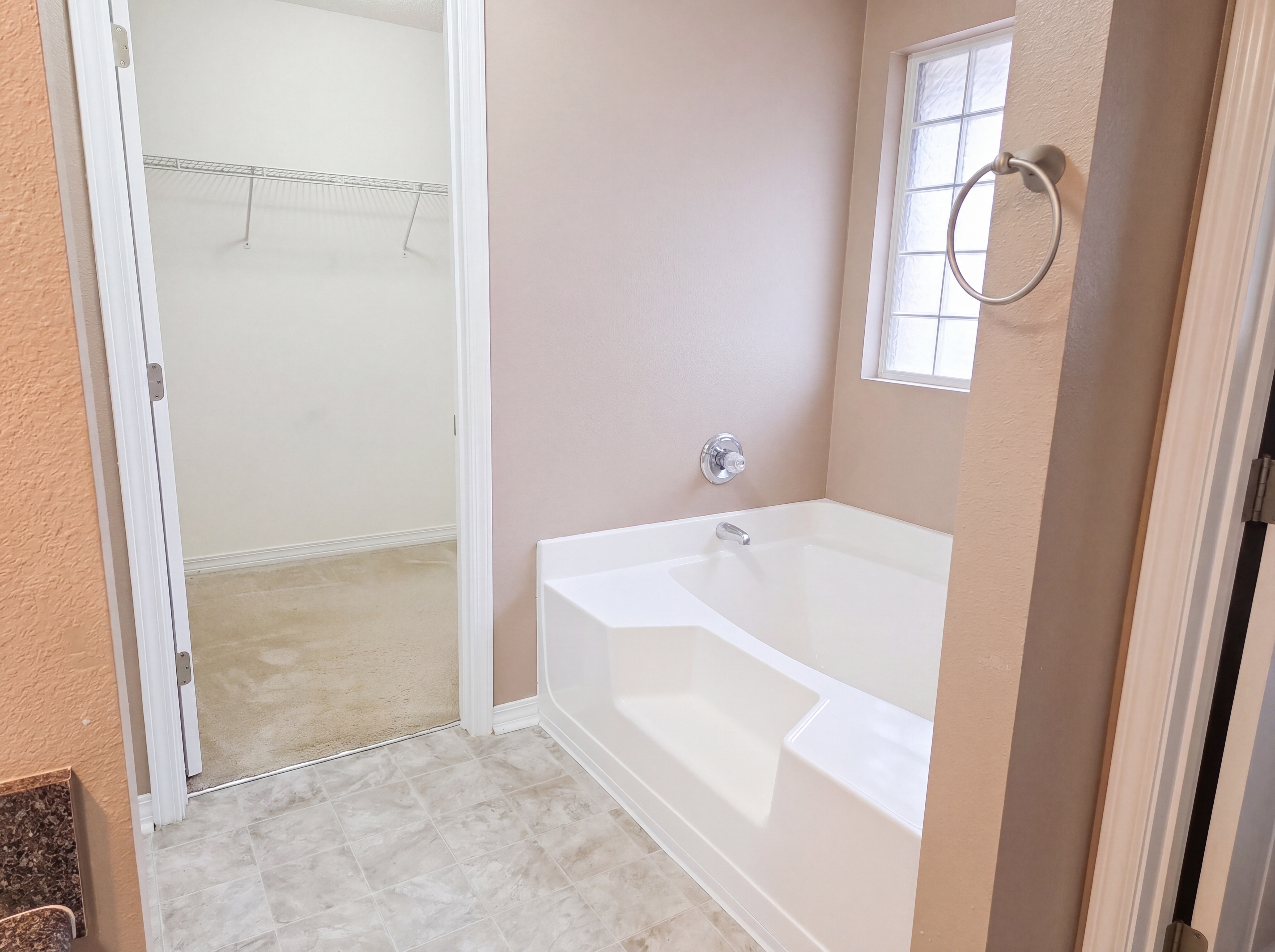 Photo 10 of 19 of 9564 Pouder Ln, Navarre, FL