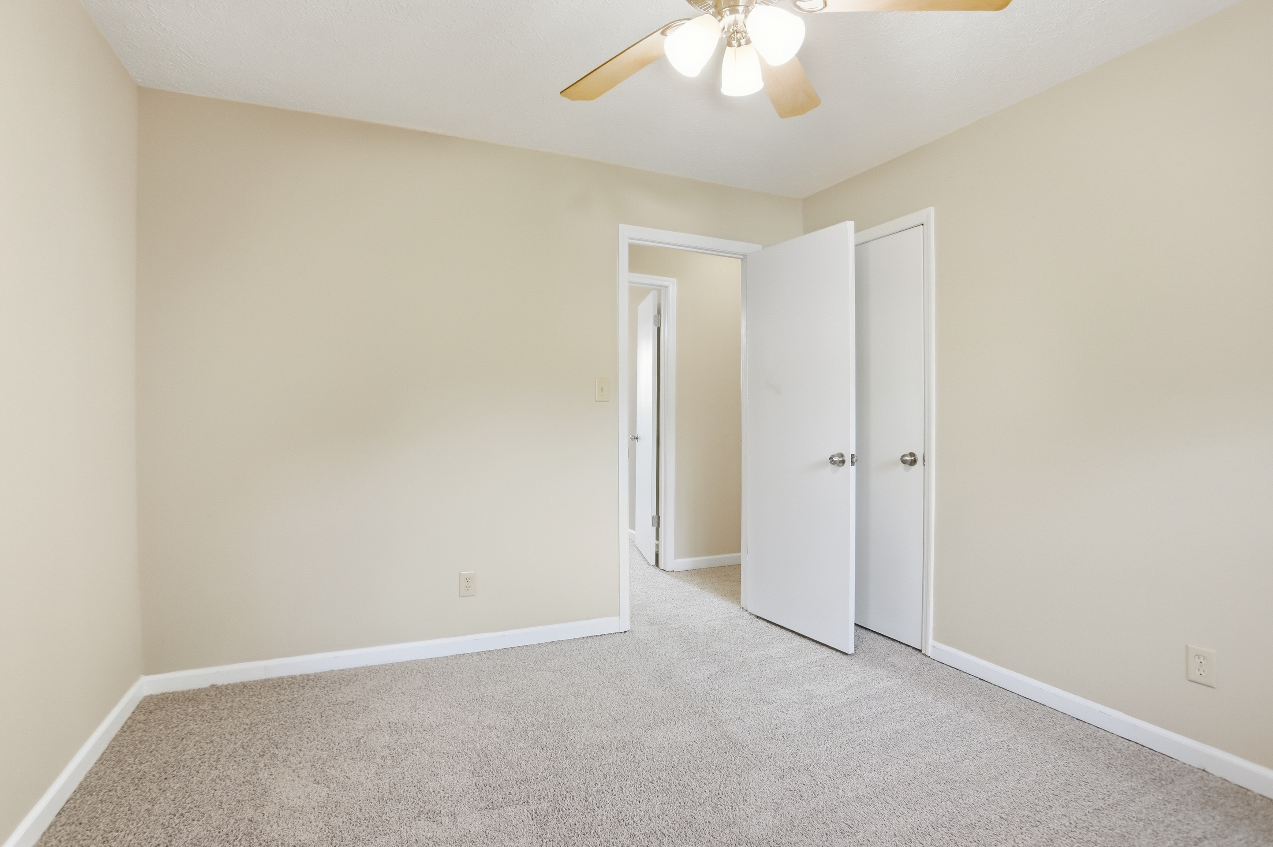 Photo 16 of 34 of 6742 Kellogg Dr, Acworth, GA