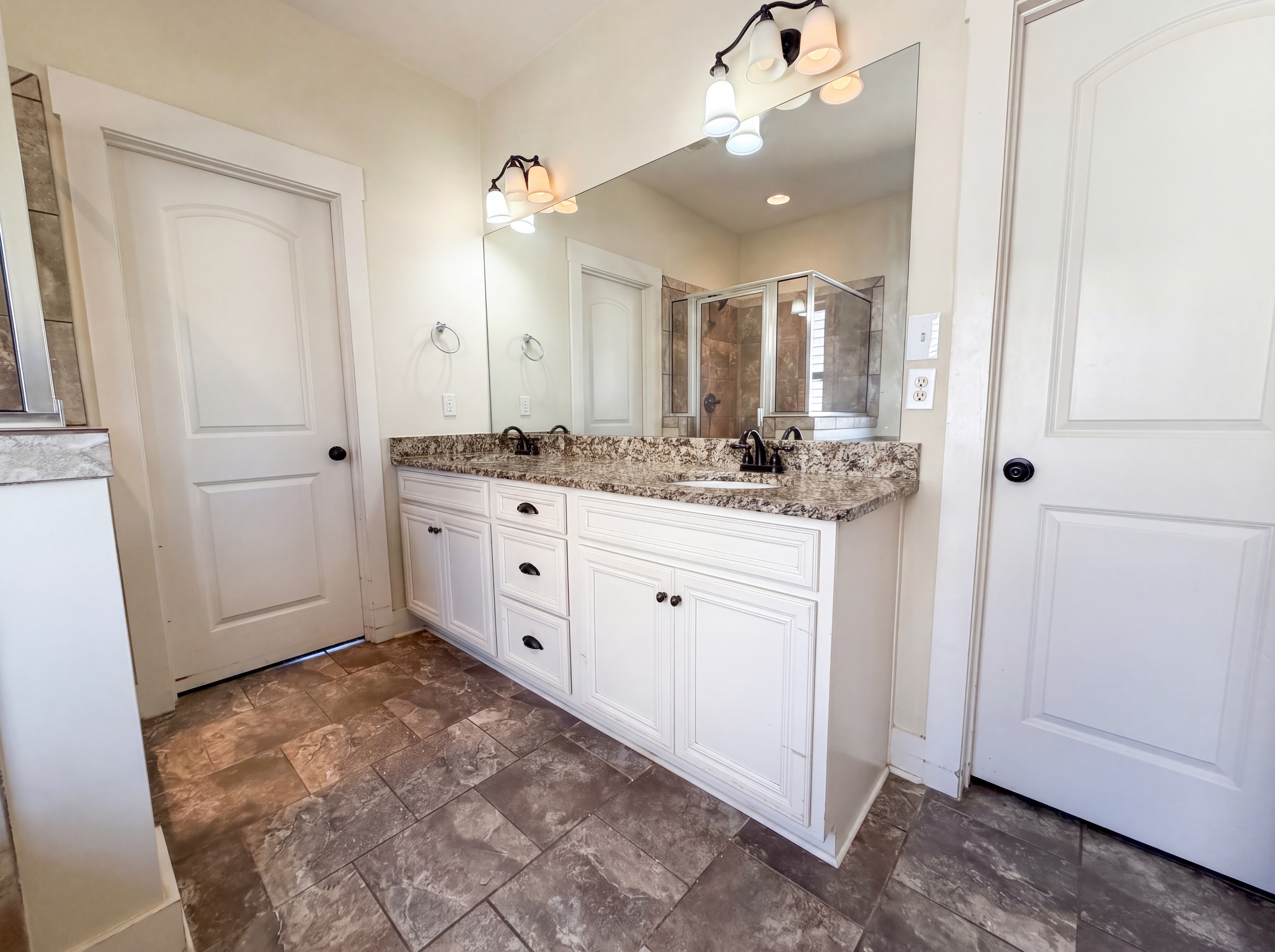 Photo 14 of 22 of 5257 Meadow Ridge Trl, Bessemer, AL