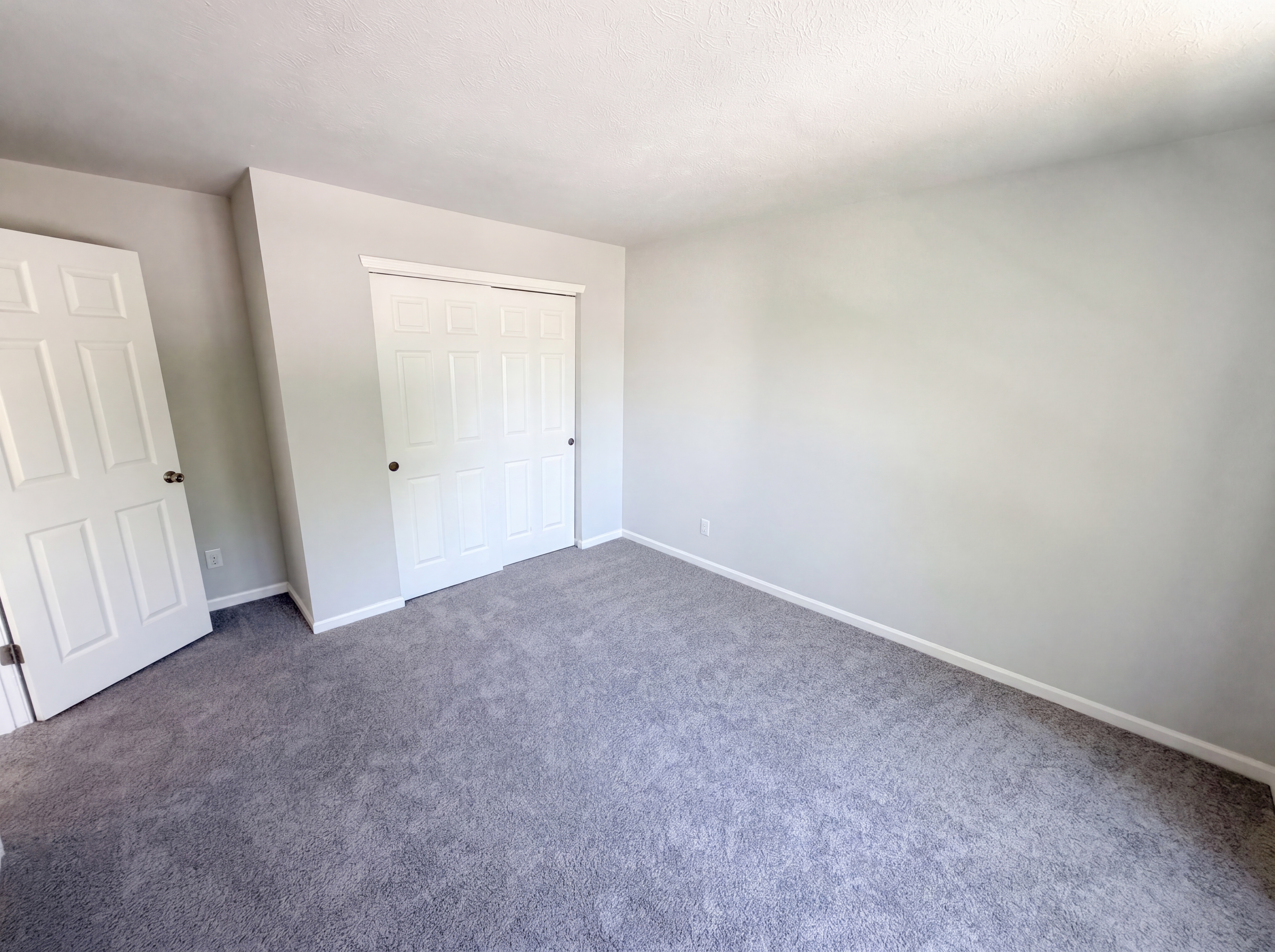Photo 13 of 26 of 2219 Rolling Oak Dr, Indianapolis, IN