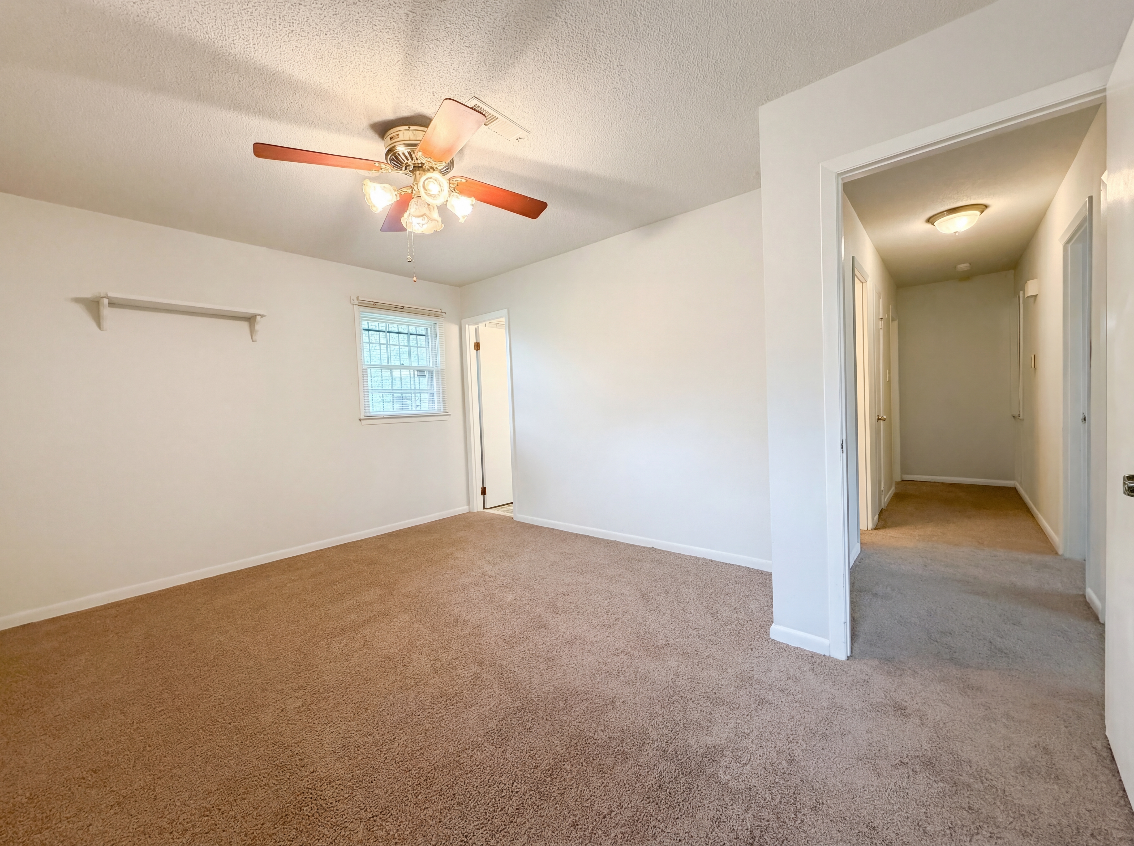 Photo 16 of 28 of 214 Cornell Dr, Warner Robins, GA