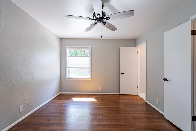 Photo 19 of 29 - 10183 Baronne Cir, Dallas, TX 75218