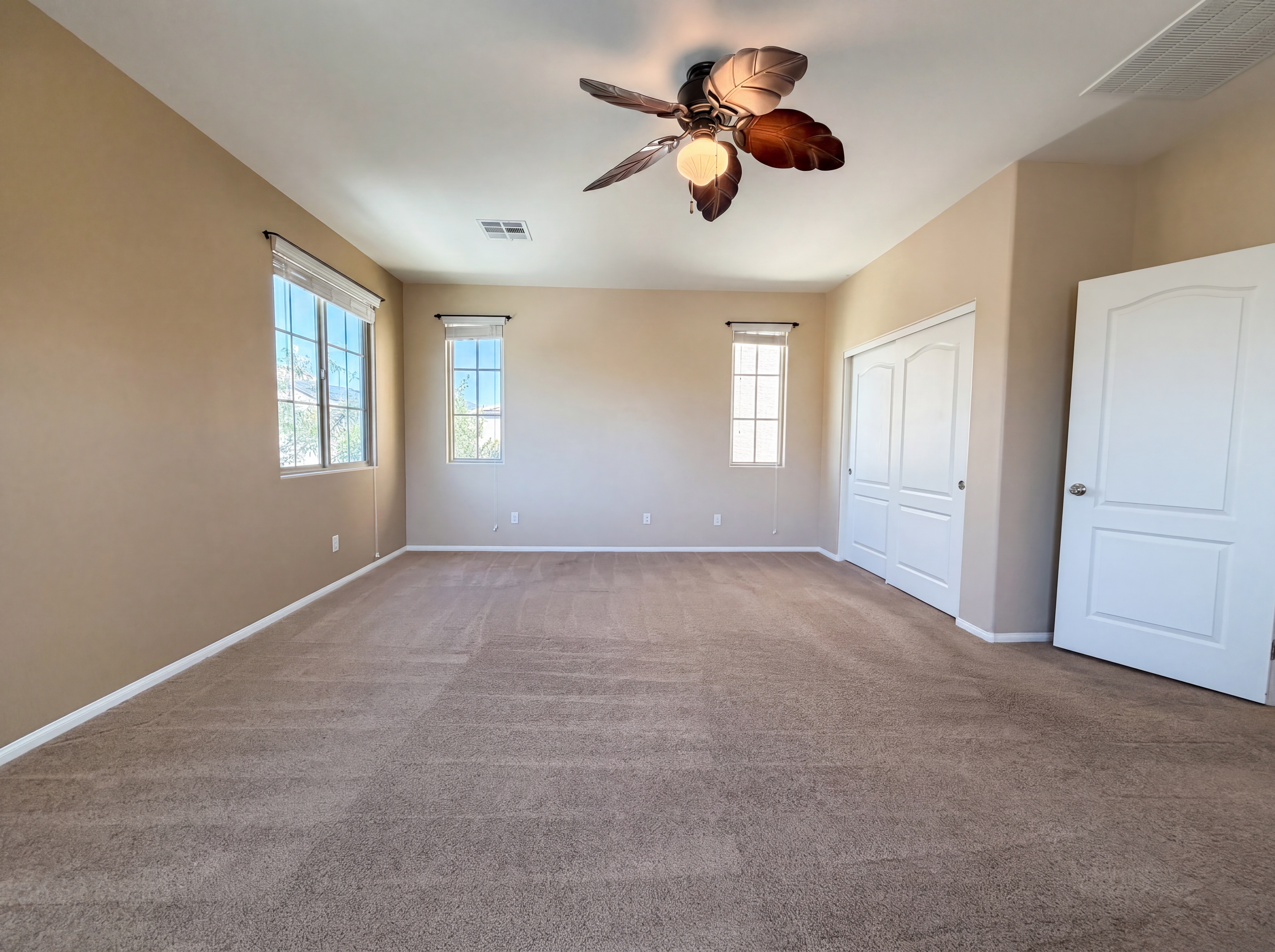 Photo 4 of 23 of 7698 Falmoth Bay Ct, Las Vegas, NV