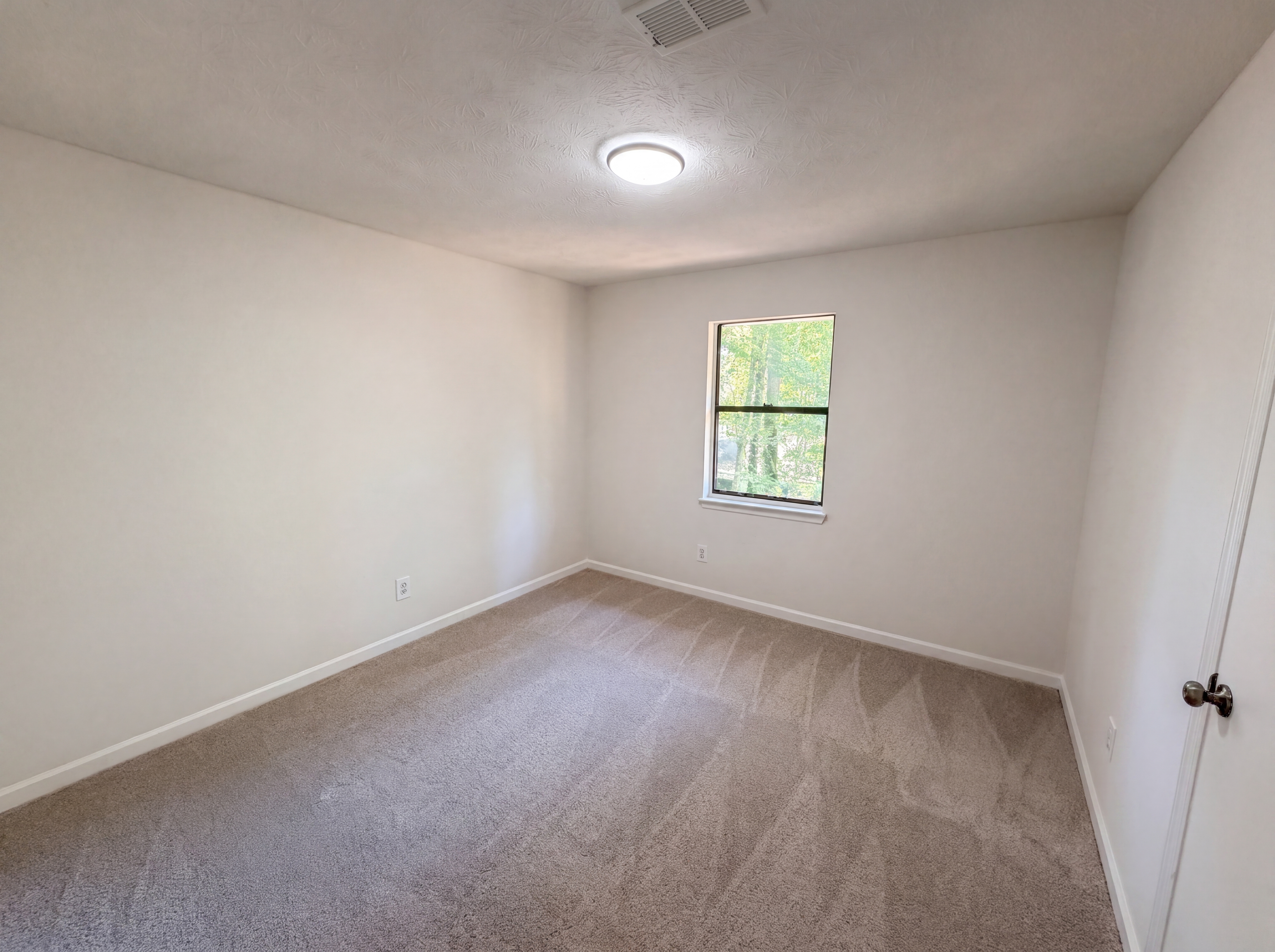 Photo 10 of 20 of 817 Greenhedge Way, Stone Mountain, GA