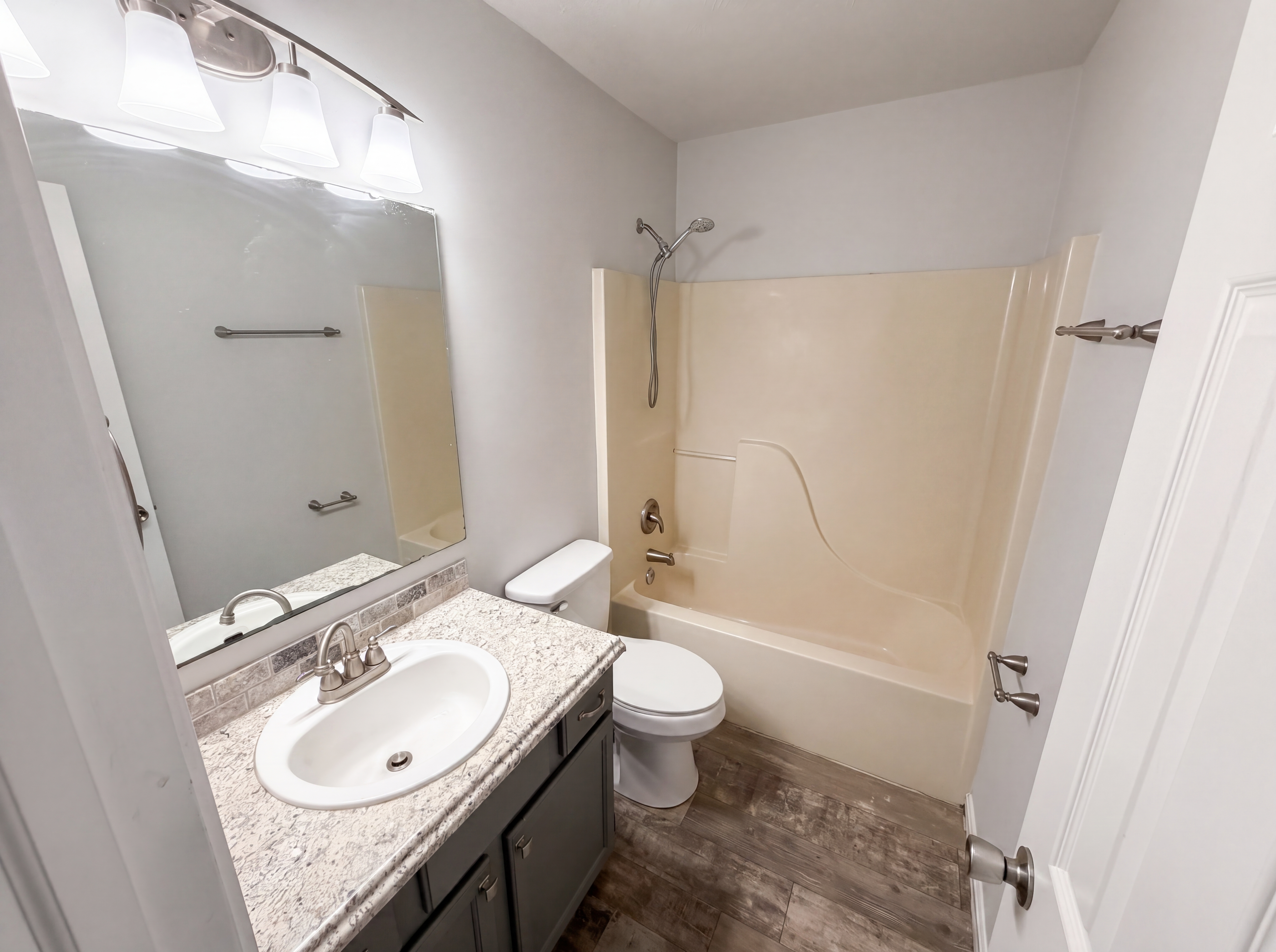 Photo 6 of 26 of 2219 Rolling Oak Dr, Indianapolis, IN