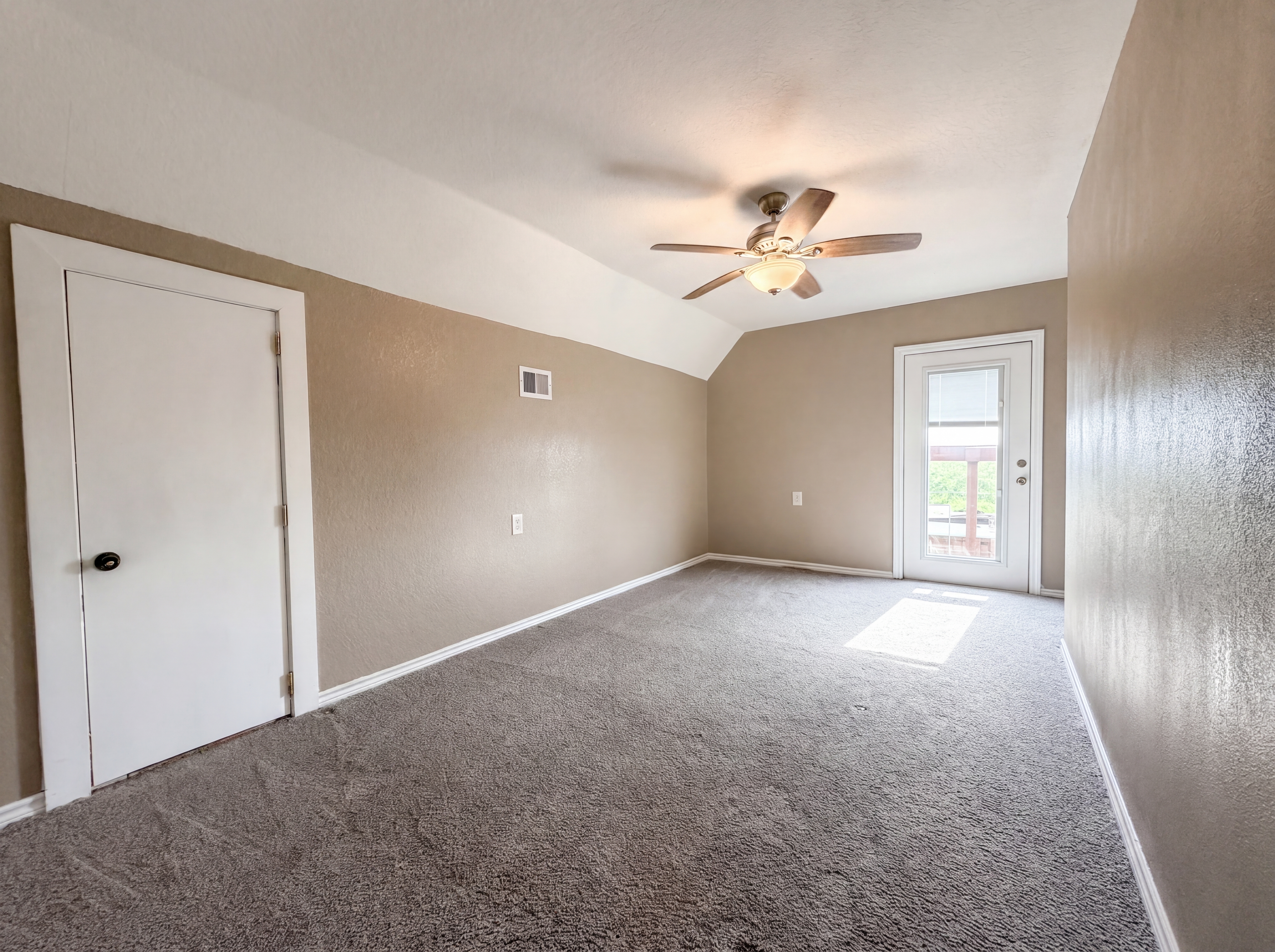 Photo 4 of 19 of 552 Marshall Johnson Ave S, Port Lavaca, TX
