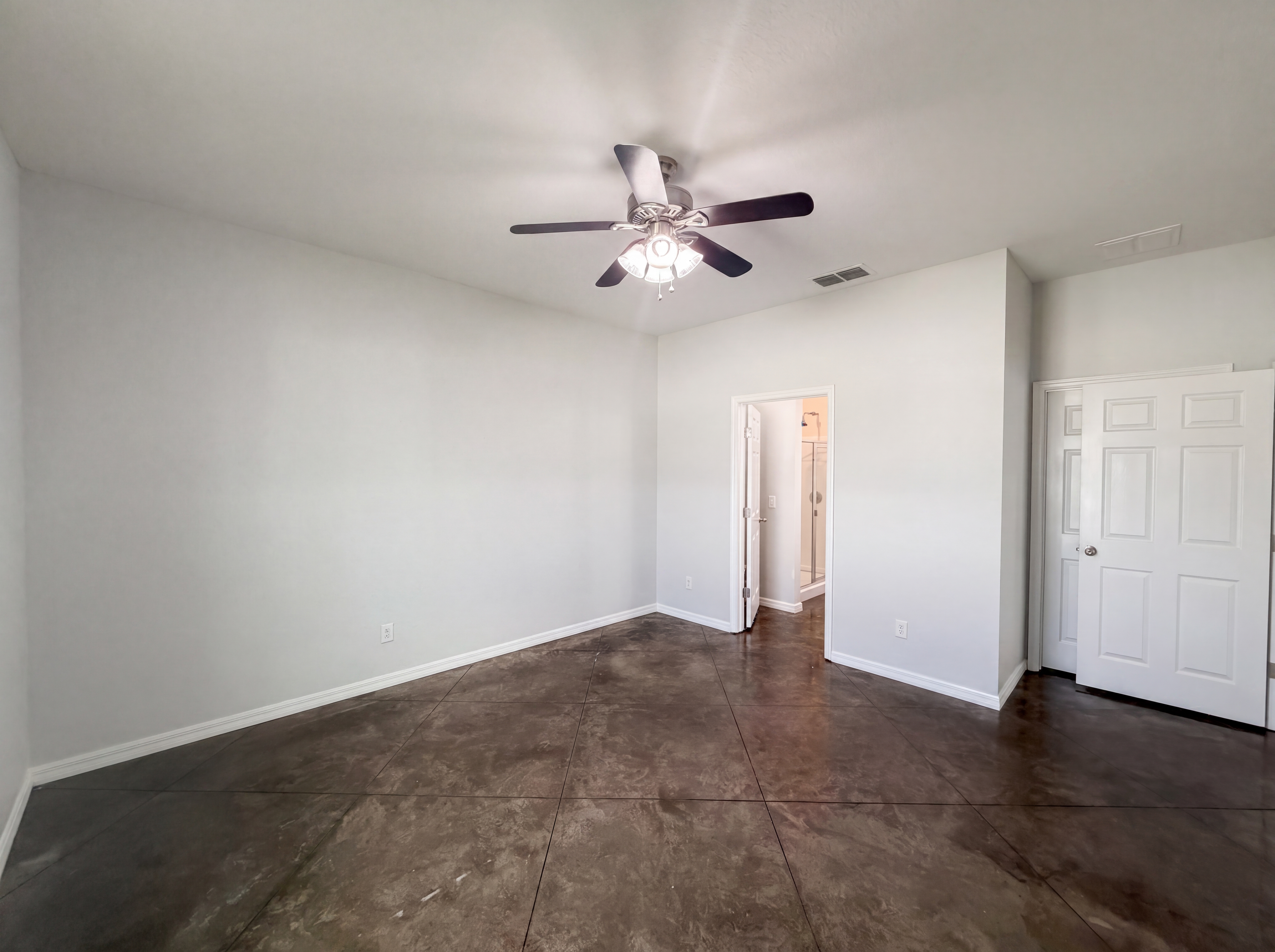 Photo 10 of 17 of 2953 Whispering Trails Dr, Winter Haven, FL
