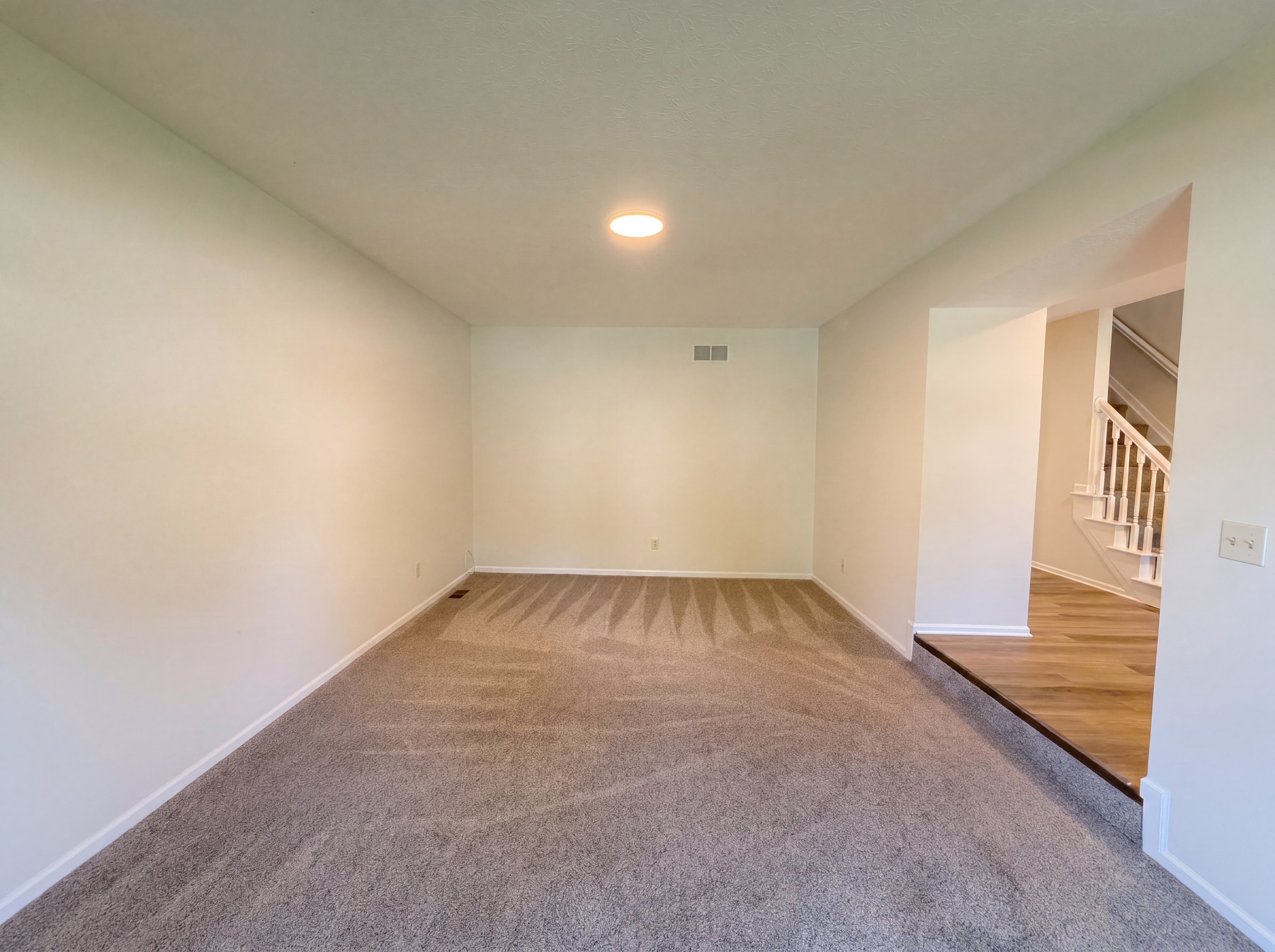 Photo 18 of 29 of 4976 Vicksburg Ln, Hilliard, OH