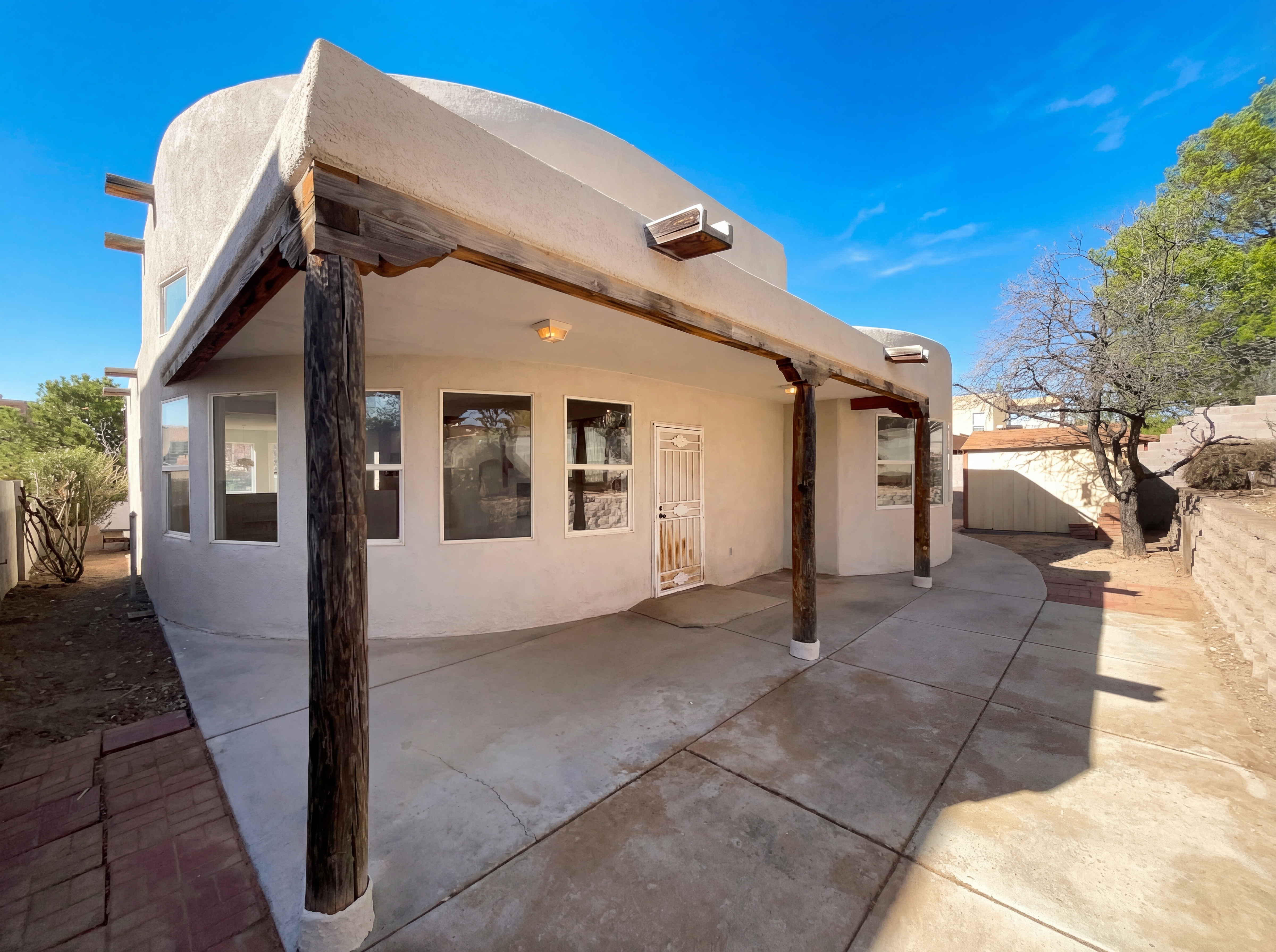 Photo 5 of 22 of 6331 Pima Pl NW, Albuquerque, NM