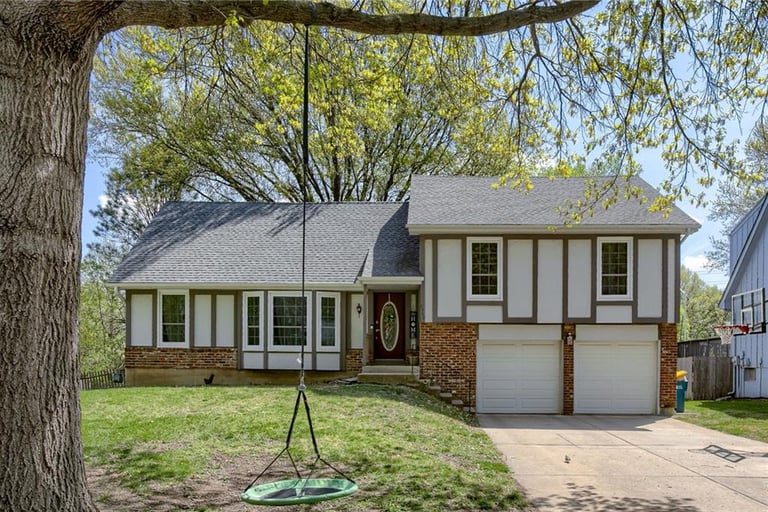 8965 Swarner Dr, Lenexa, KS 66219 Opendoor