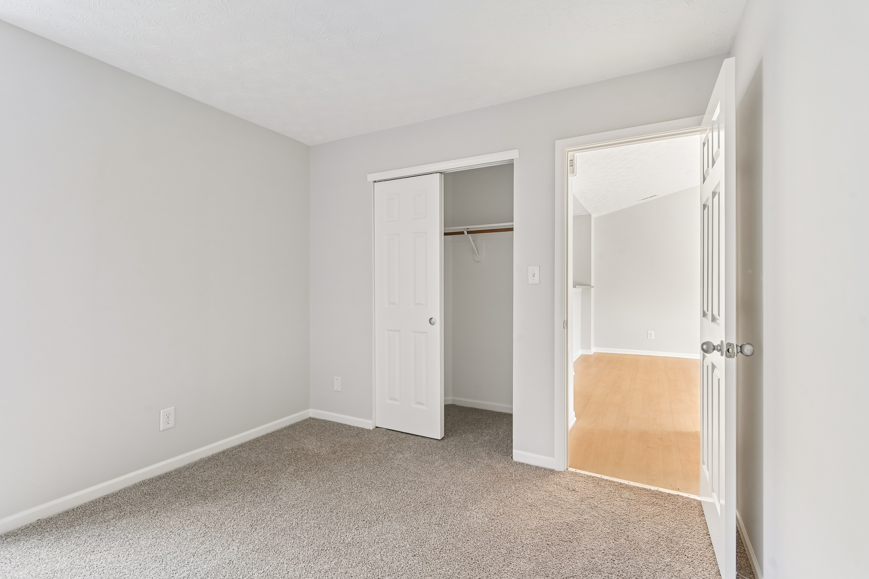 Photo 4 of 42 of 3711 Magenta Ln, Indianapolis, IN