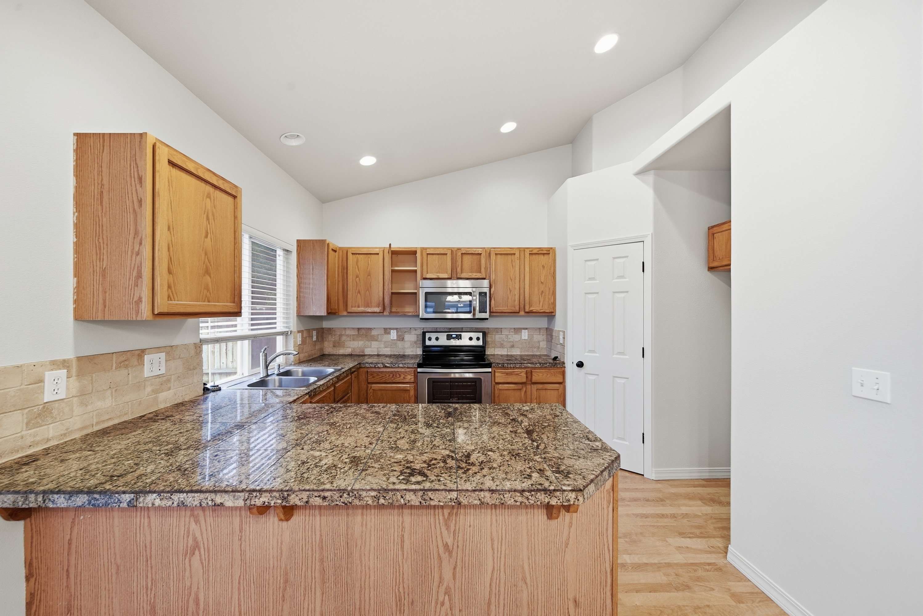Photo 10 of 33 of 919 E Hawk St, Meridian, ID