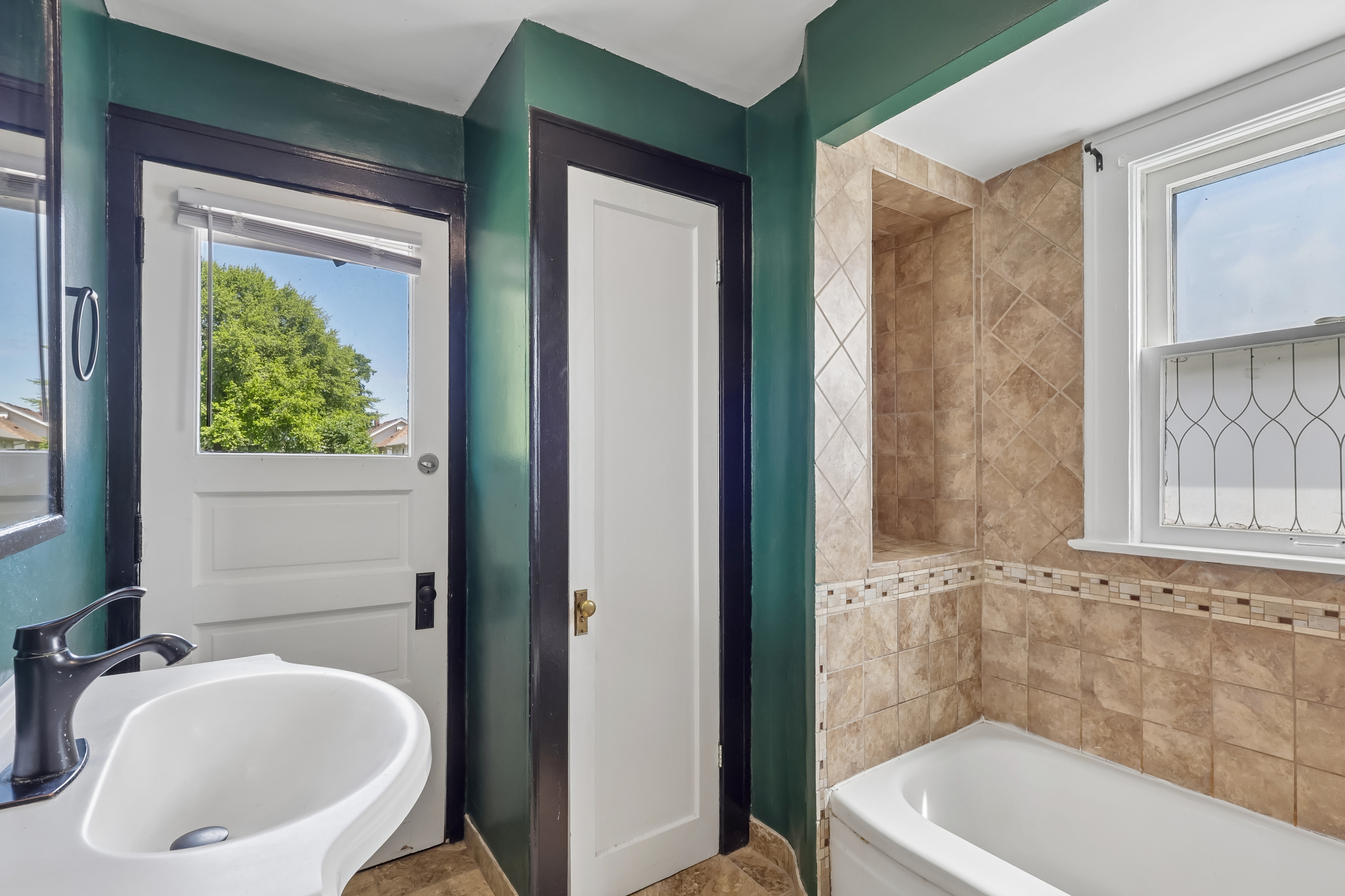 Photo 6 of 46 of 14606 Bartter Ave, Cleveland, OH