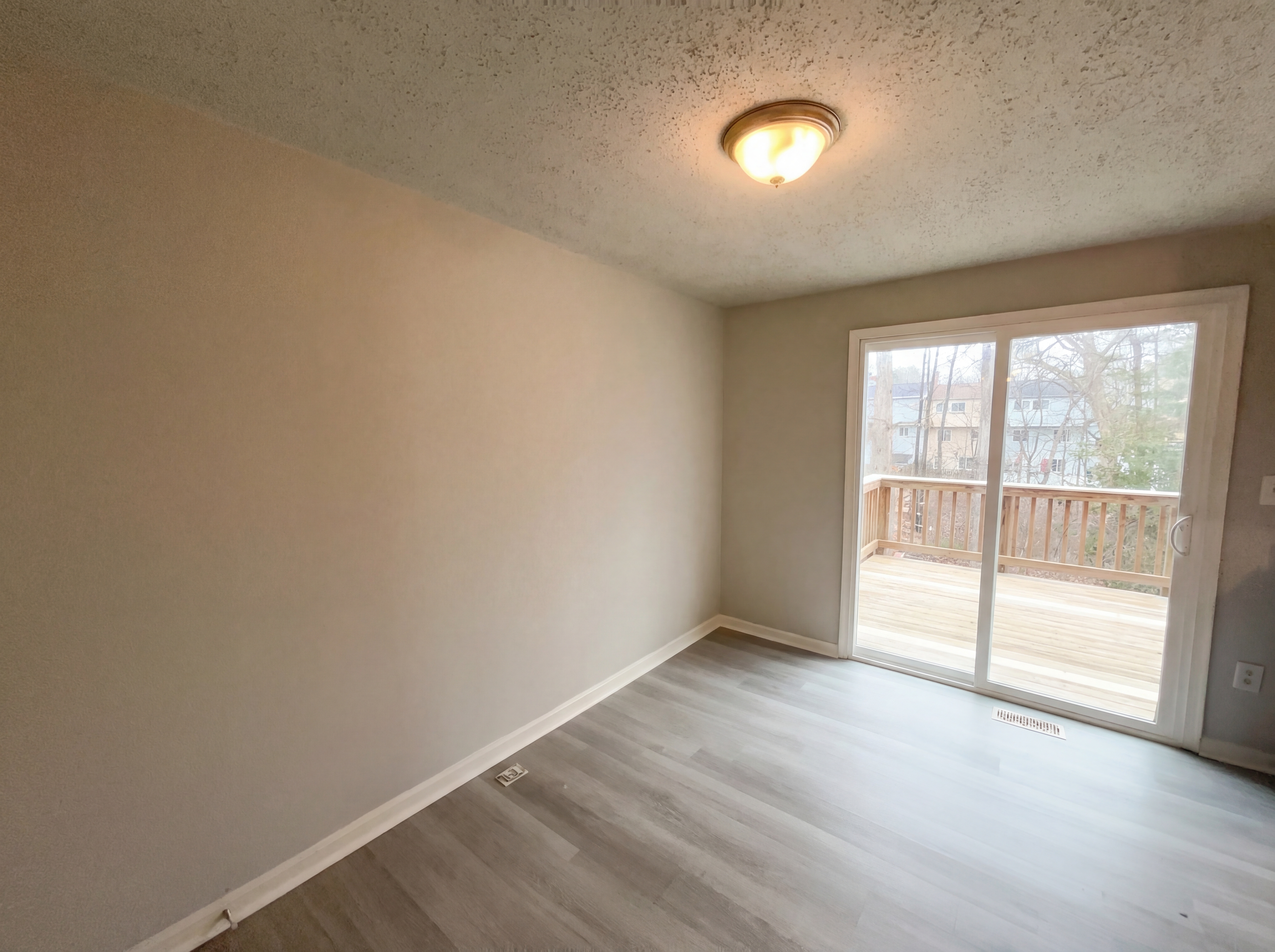 Photo 8 of 18 of 13524 Bentley Cir, Woodbridge, VA