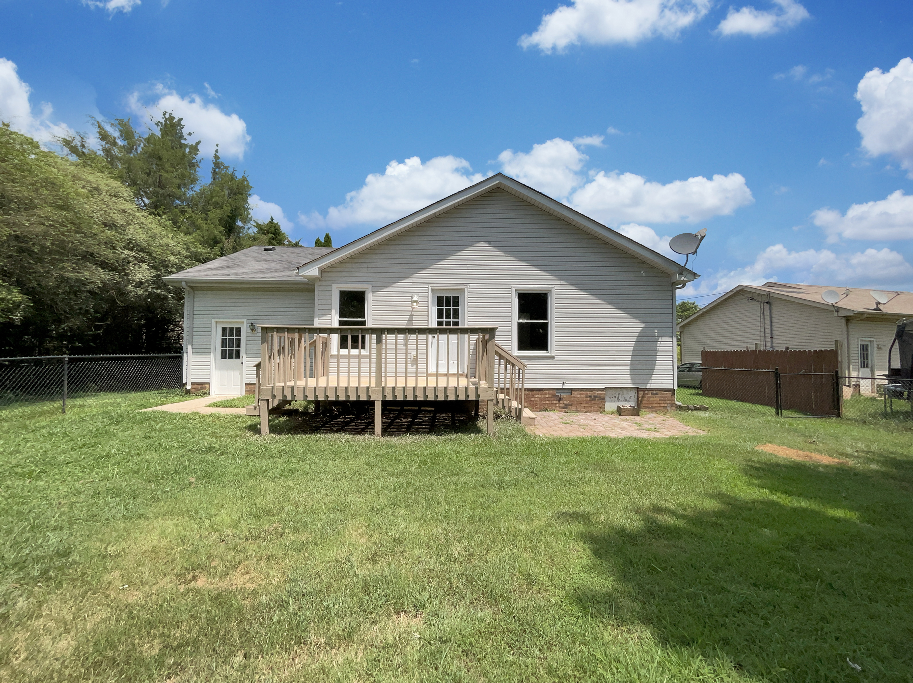 Photo 8 of 21 of 238 Windmeade Cir, Clarksville, TN