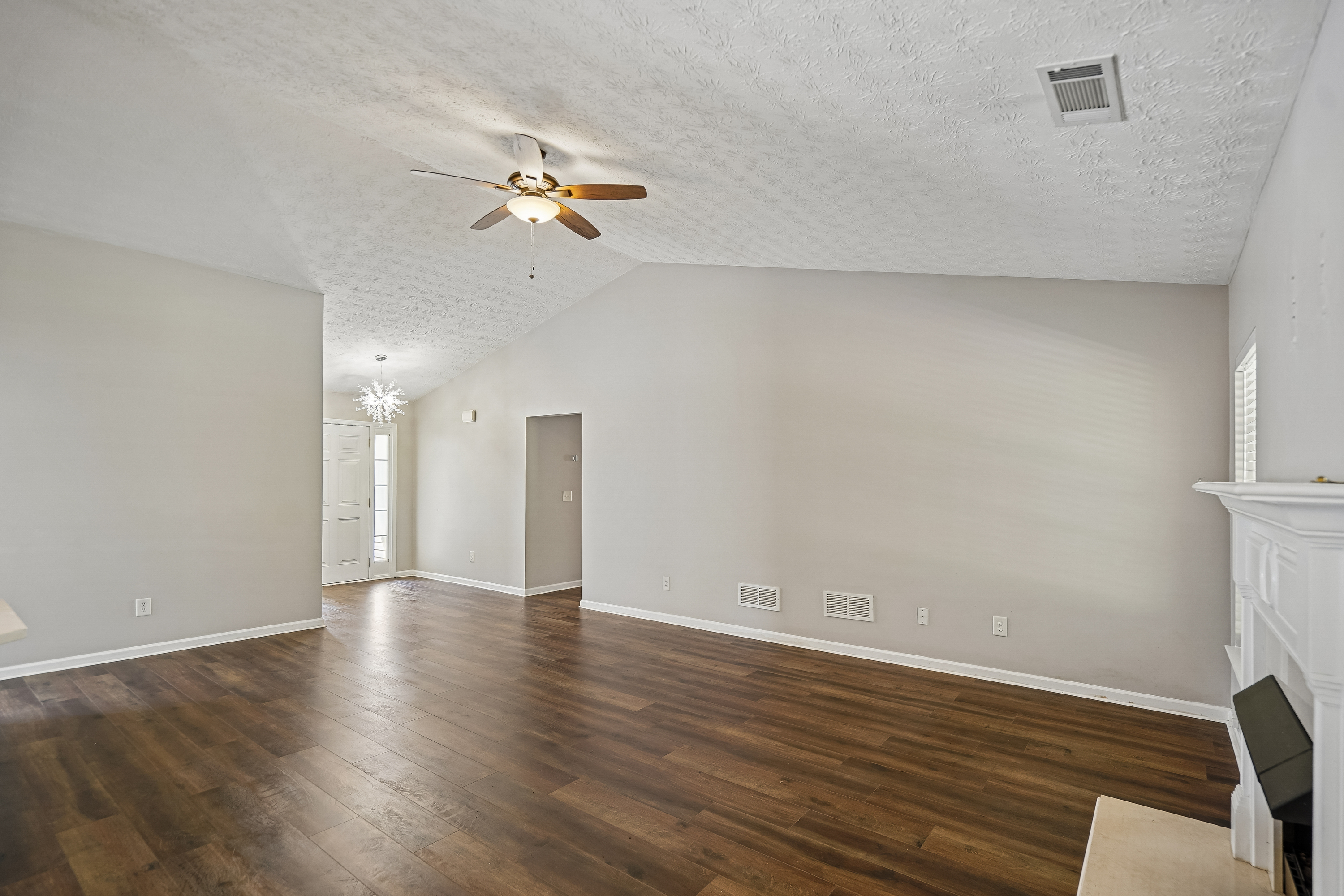 Photo 12 of 31 of 2213 Skylar Leigh Dr, Buford, GA