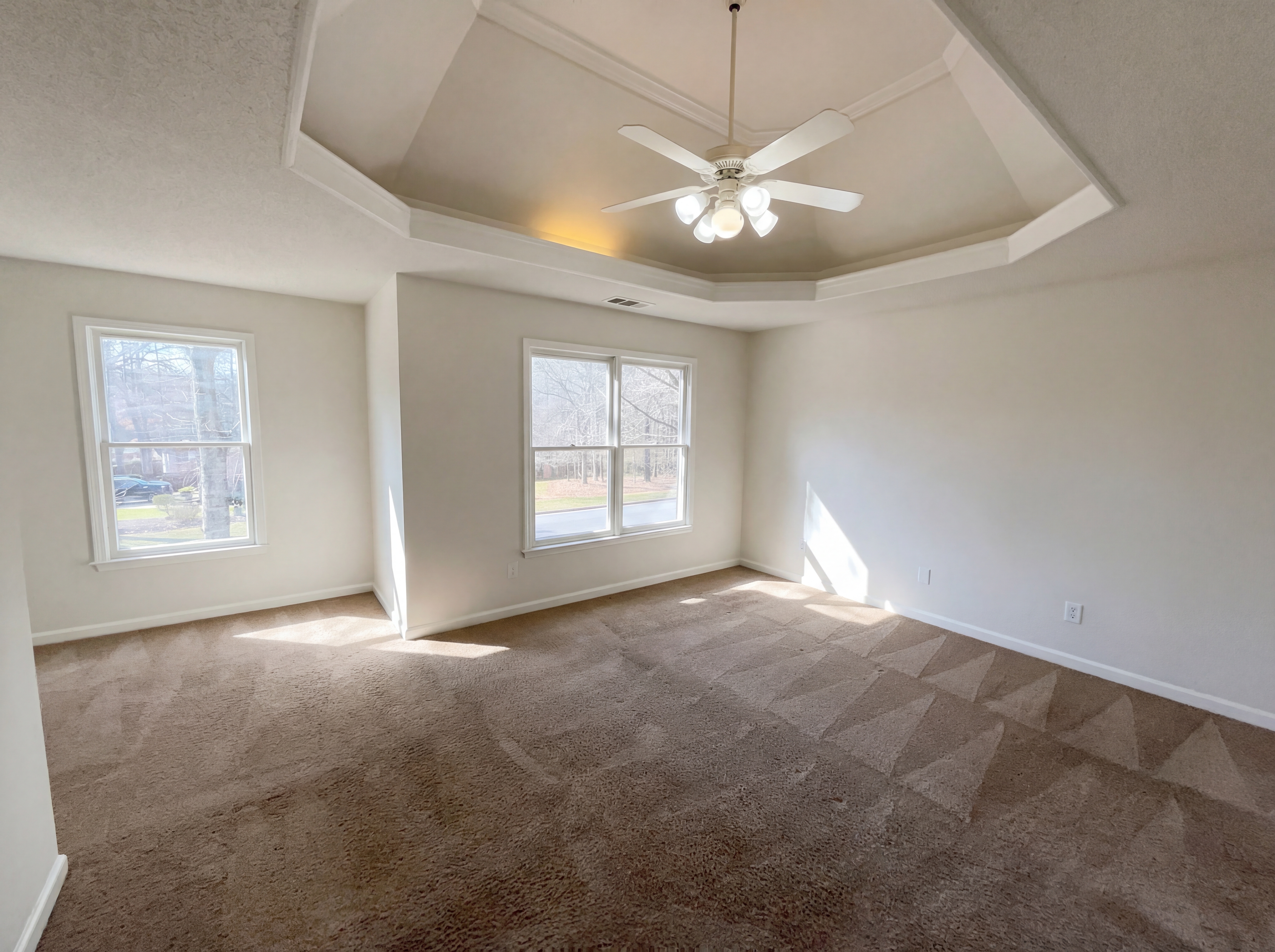 Photo 4 of 28 of 1012 Crown Corners Dr, McDonough, GA