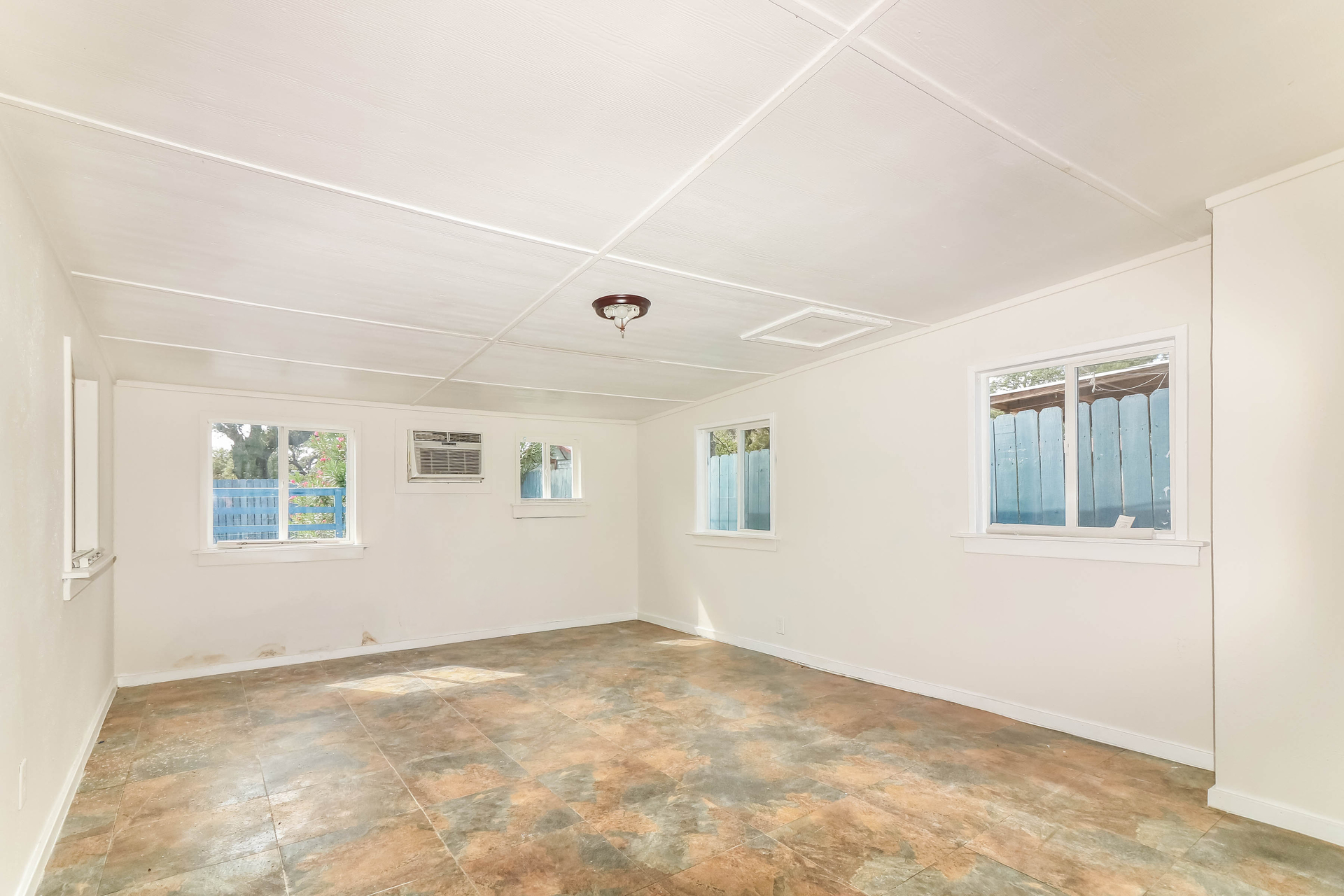 Photo 17 of 21 of 306 N Houston St, Aransas Pass, TX