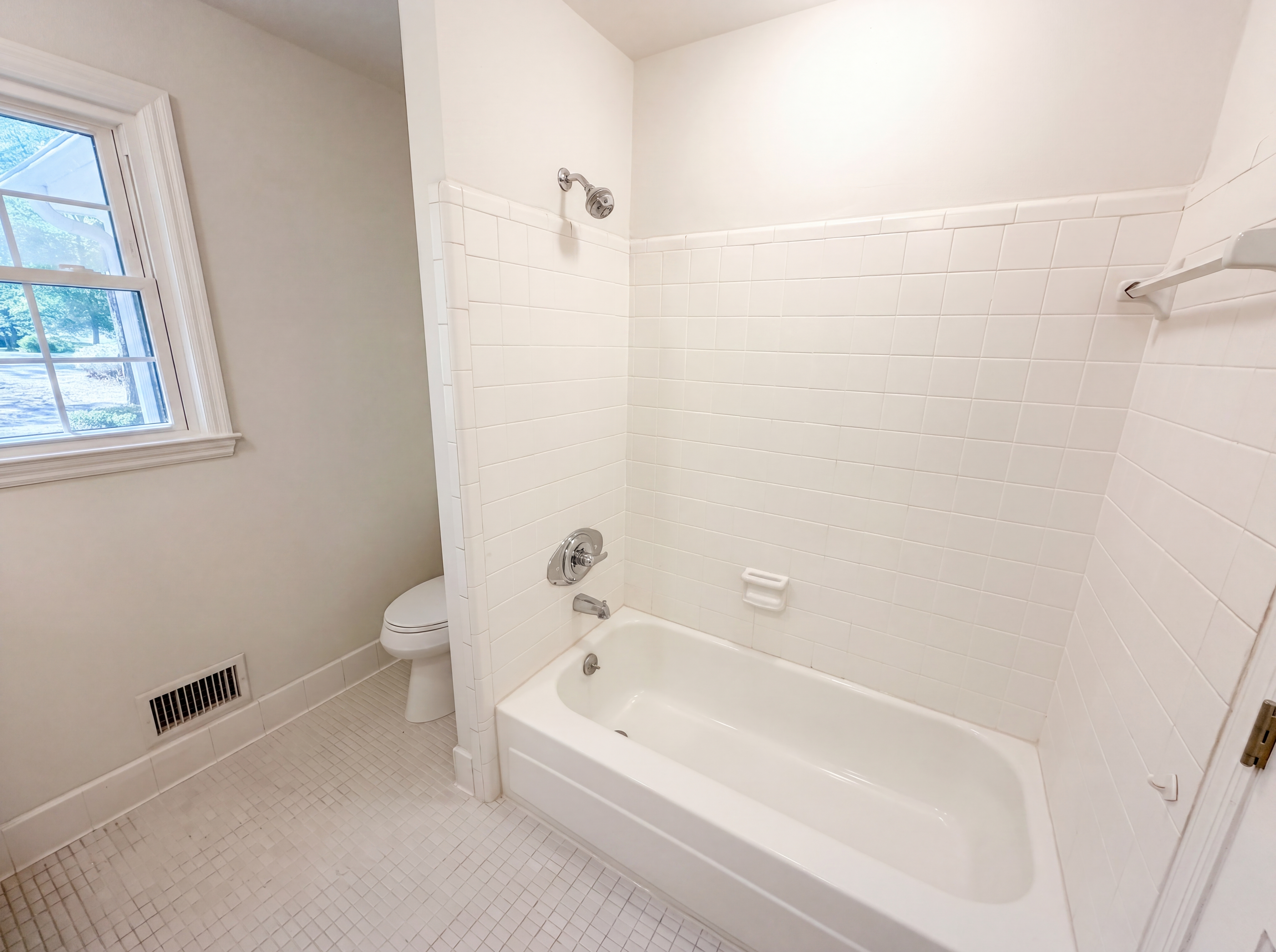 Photo 19 of 33 of 9654 Windsor Lake Blvd, Columbia, SC