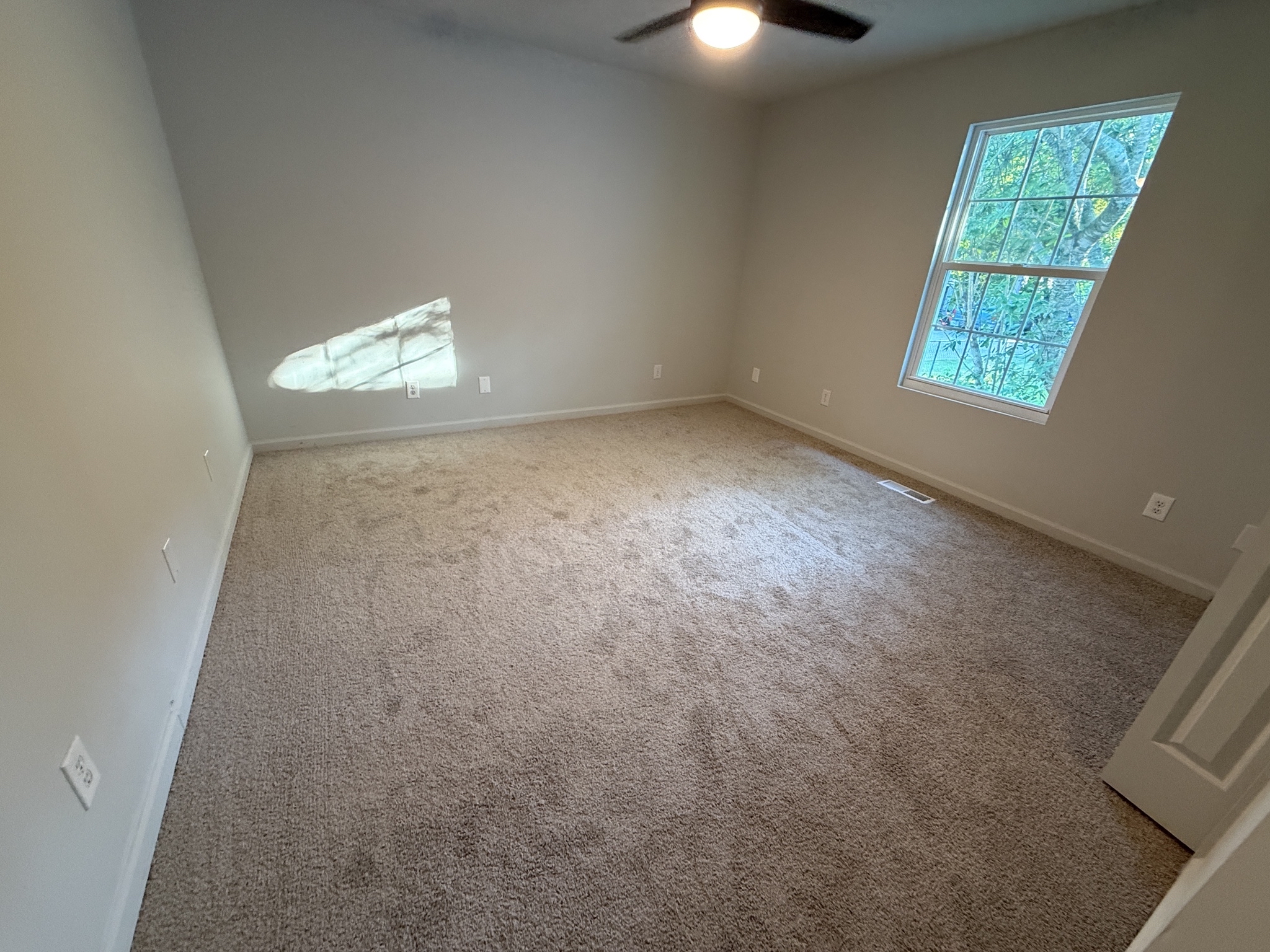 Photo 18 of 24 of 141 Meadowview Ln, Powell, TN