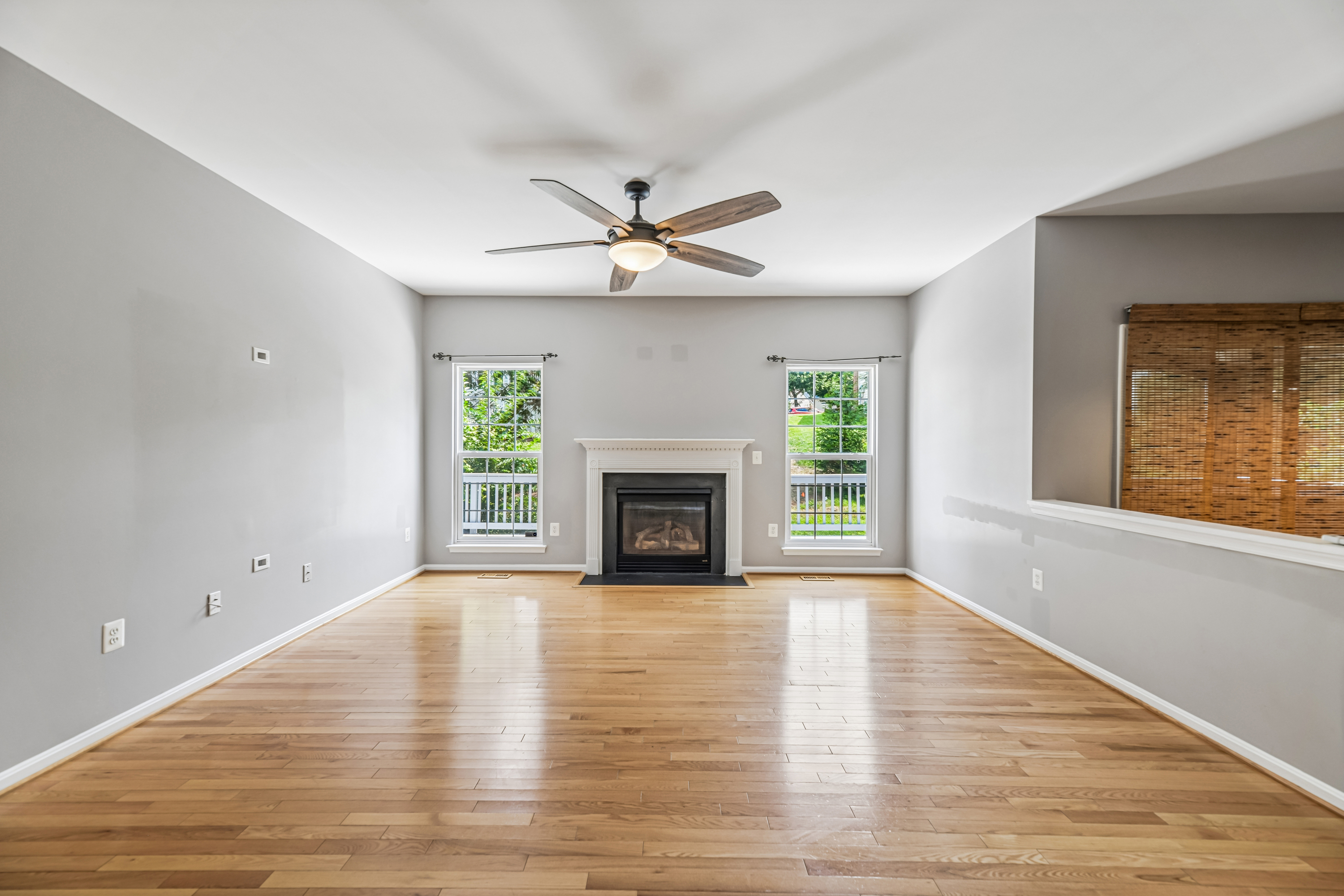 Photo 3 of 84 of 6046 Persinger House Ct, Manassas, VA