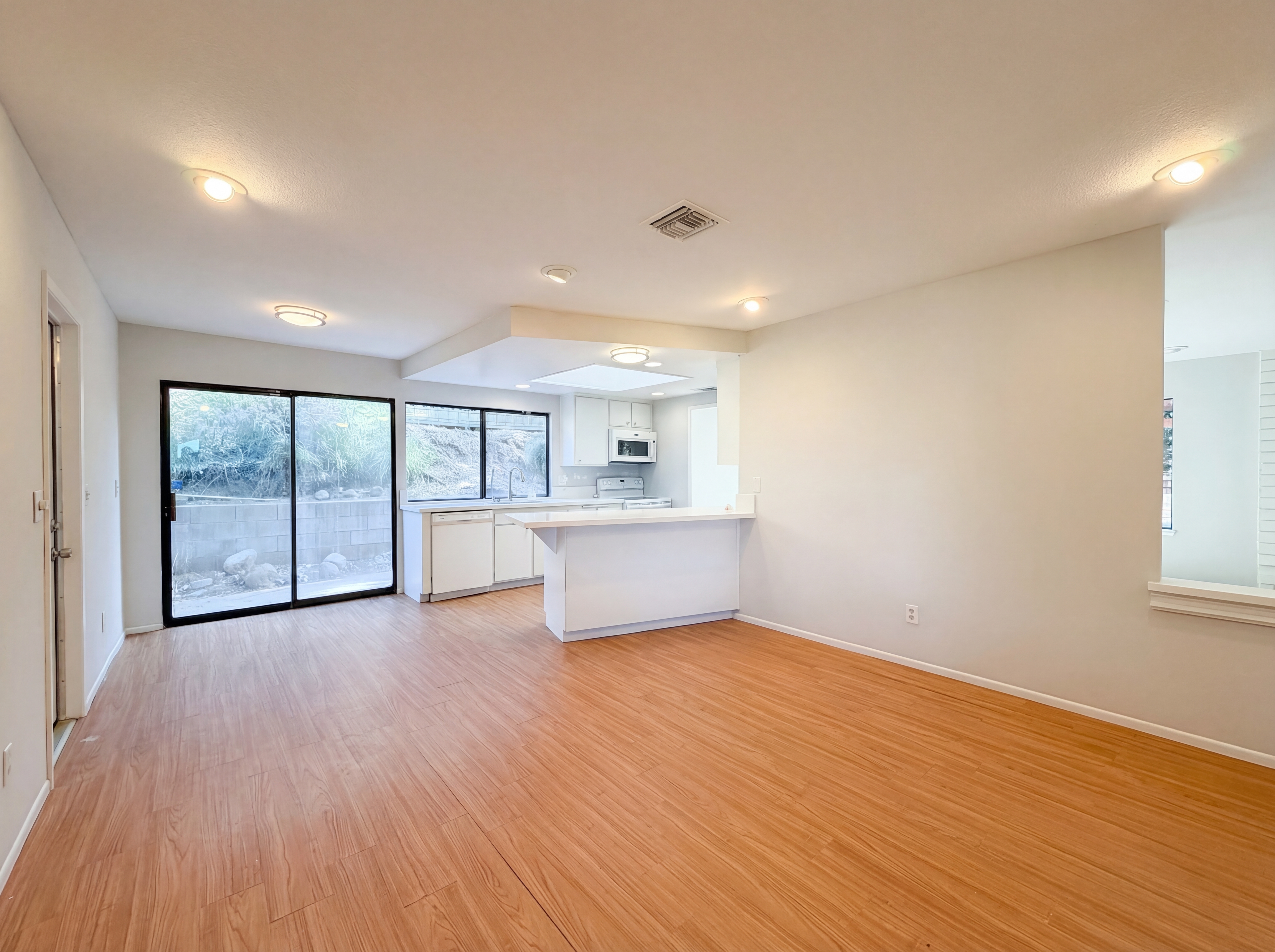 Photo 10 of 21 of 2785 Bonita Dr, Highland, CA