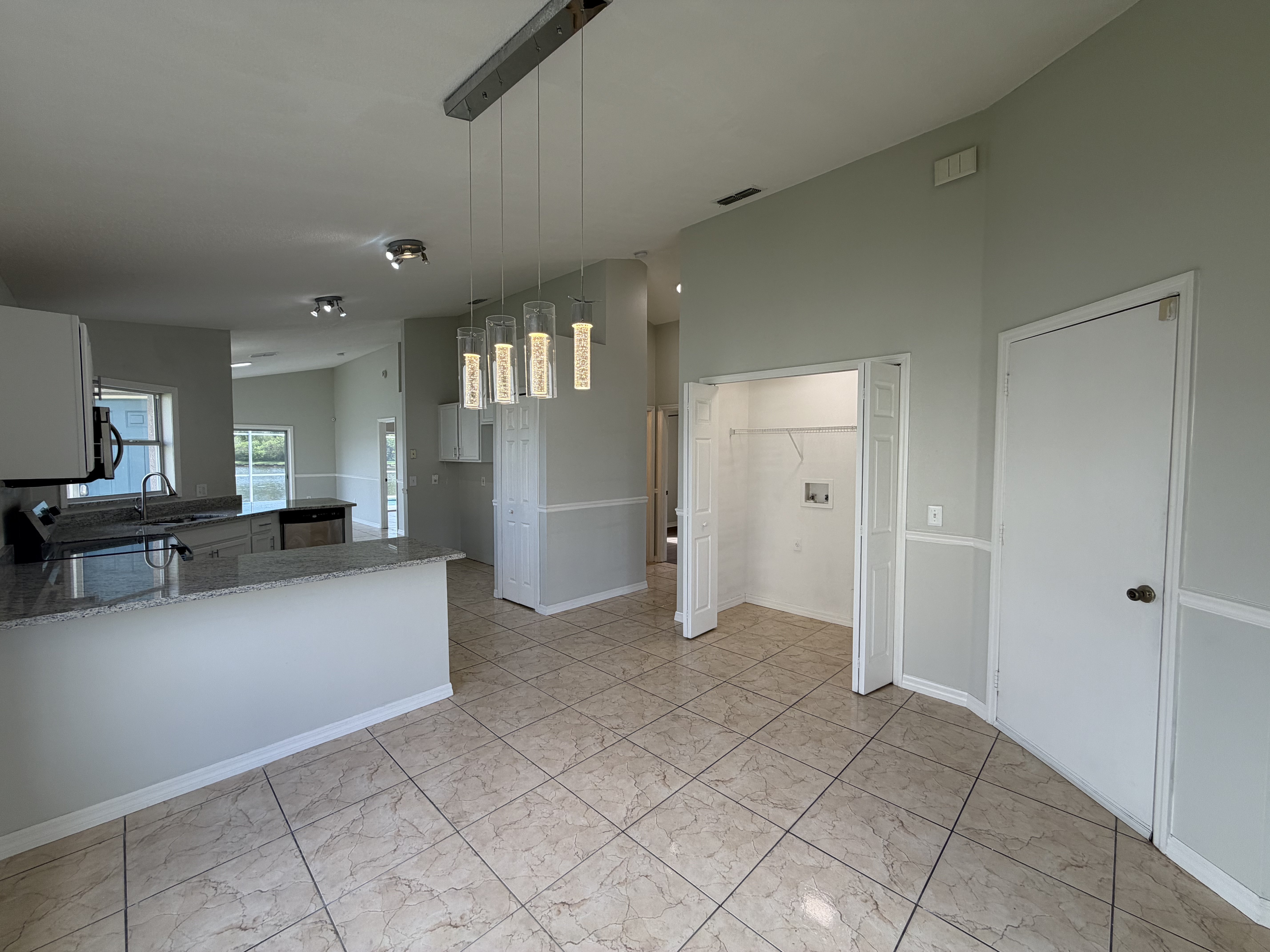 Photo 3 of 38 of 225 Southbridge Cir, Kissimmee, FL