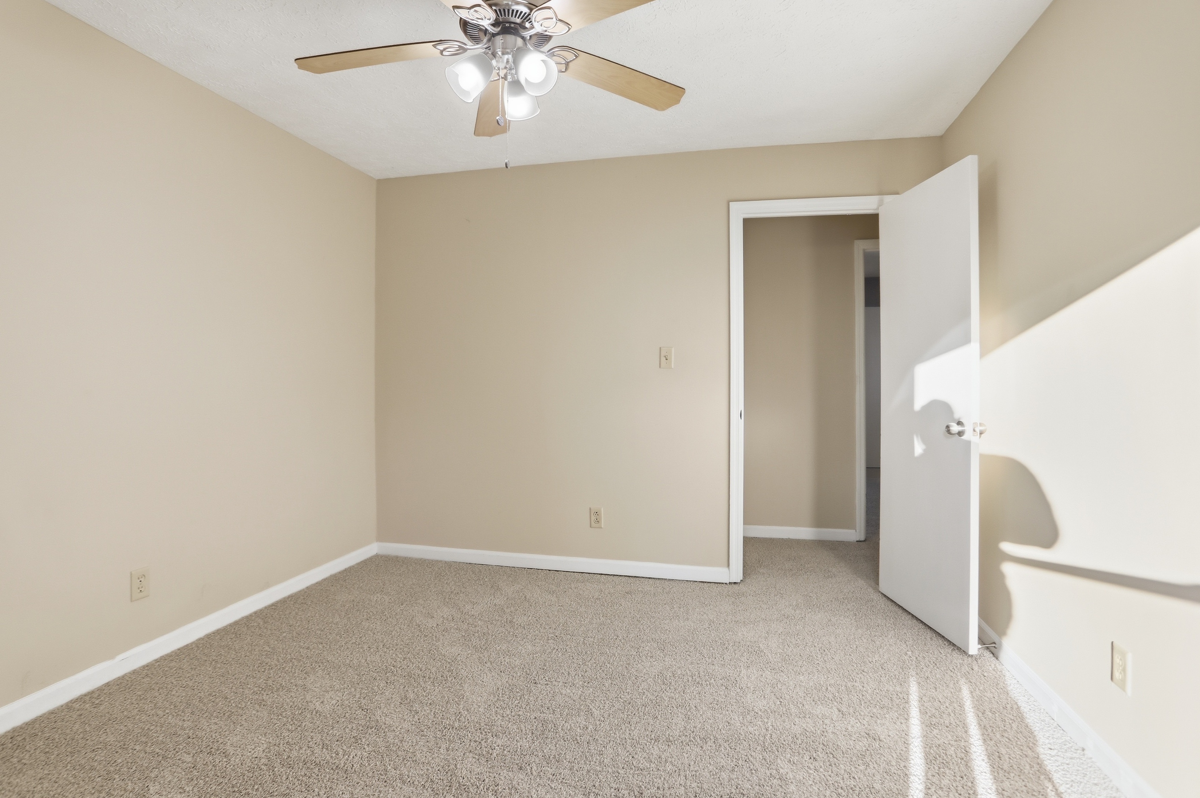 Photo 19 of 34 of 6742 Kellogg Dr, Acworth, GA