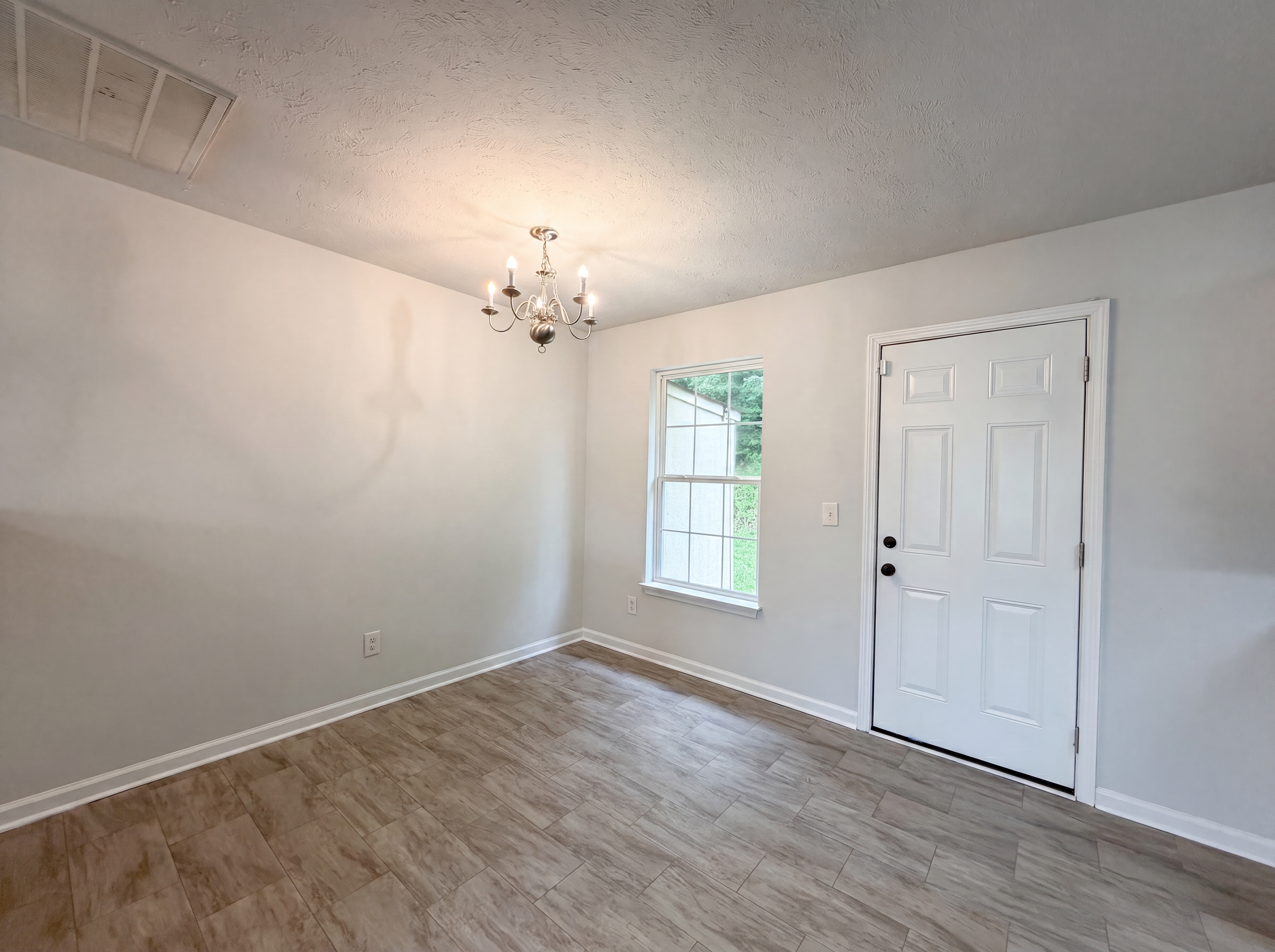 Photo 7 of 21 of 1125 Sima Shabat Ct, La Vergne, TN