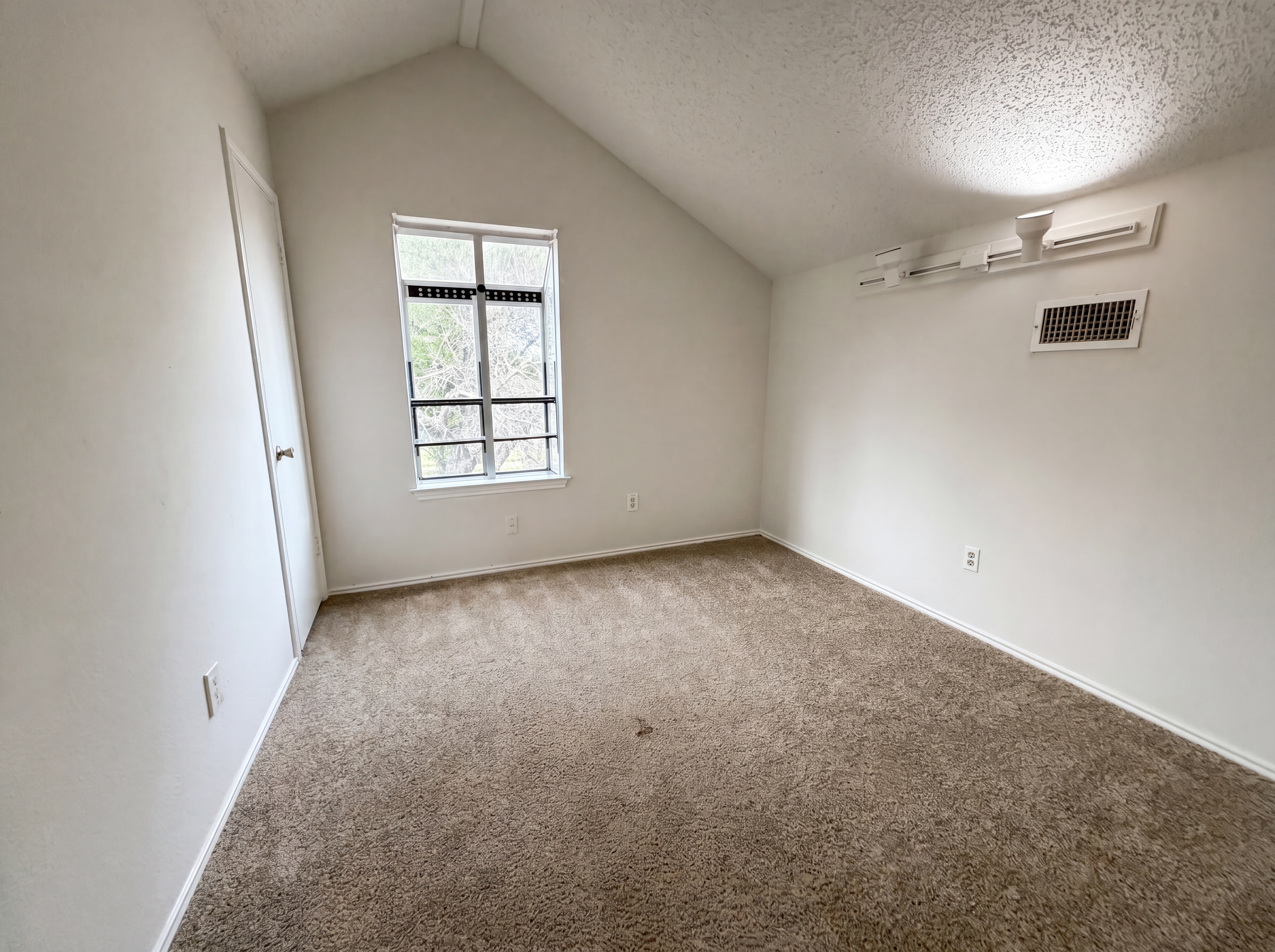 Photo 10 of 18 of 1301 Pitcairn Dr, Pflugerville, TX