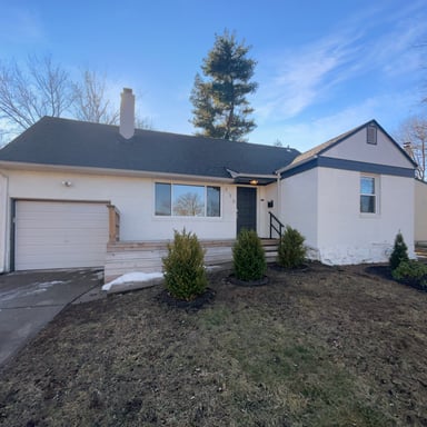 Property photo 1 of 715 E 72nd Ter