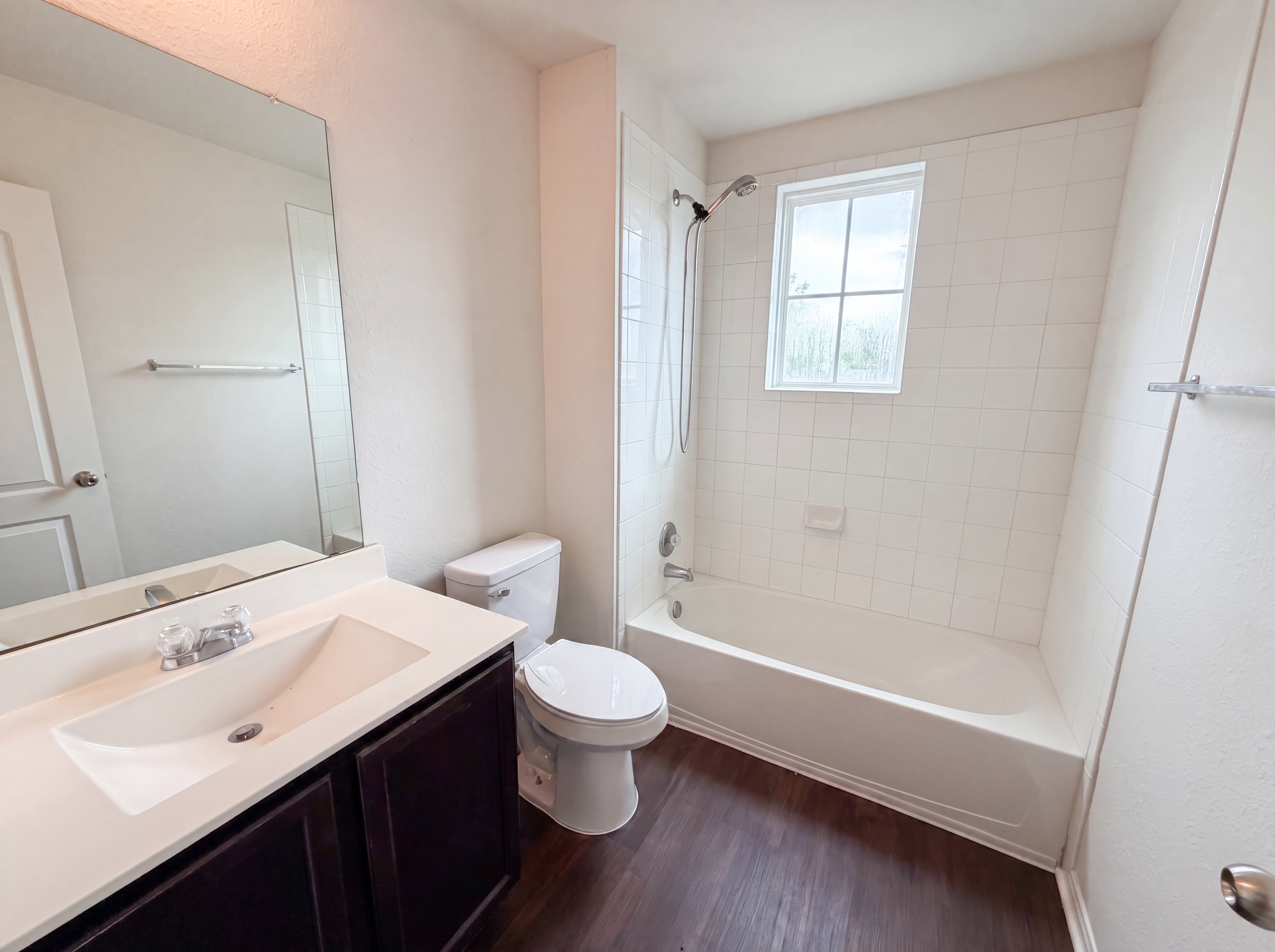 Photo 18 of 23 of 706 Luna Vista Dr, Hutto, TX