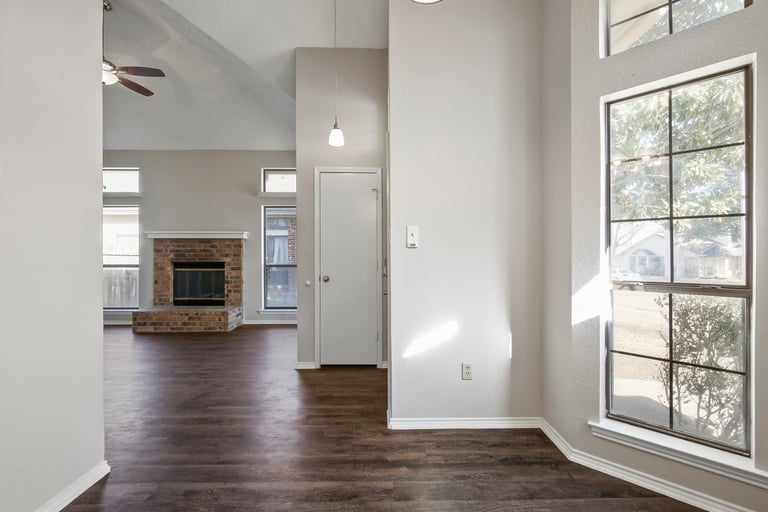 Photo 6 of 29 - 6800 Running Creek Dr, Arlington, TX 76001
