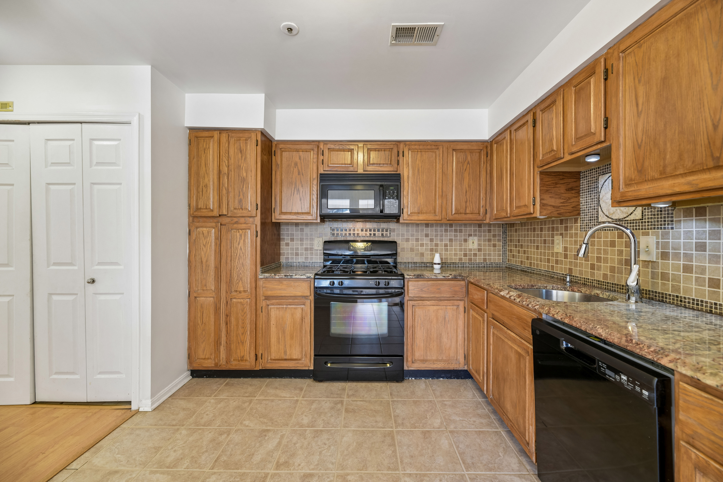 Photo 2 of 48 of 11128 Stagestone Way, Manassas, VA