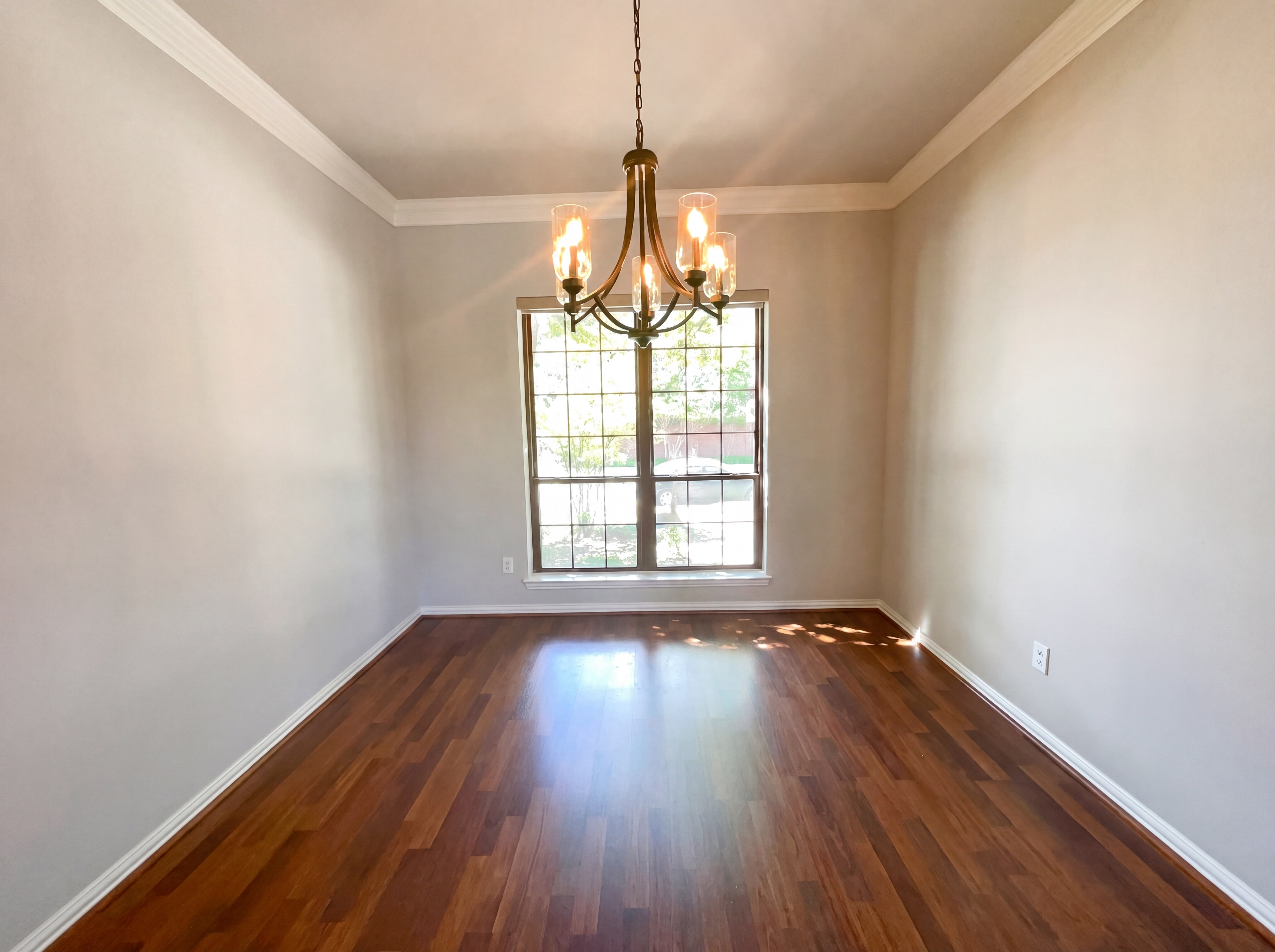 Photo 9 of 19 of 2400 Creekview Dr, Plano, TX