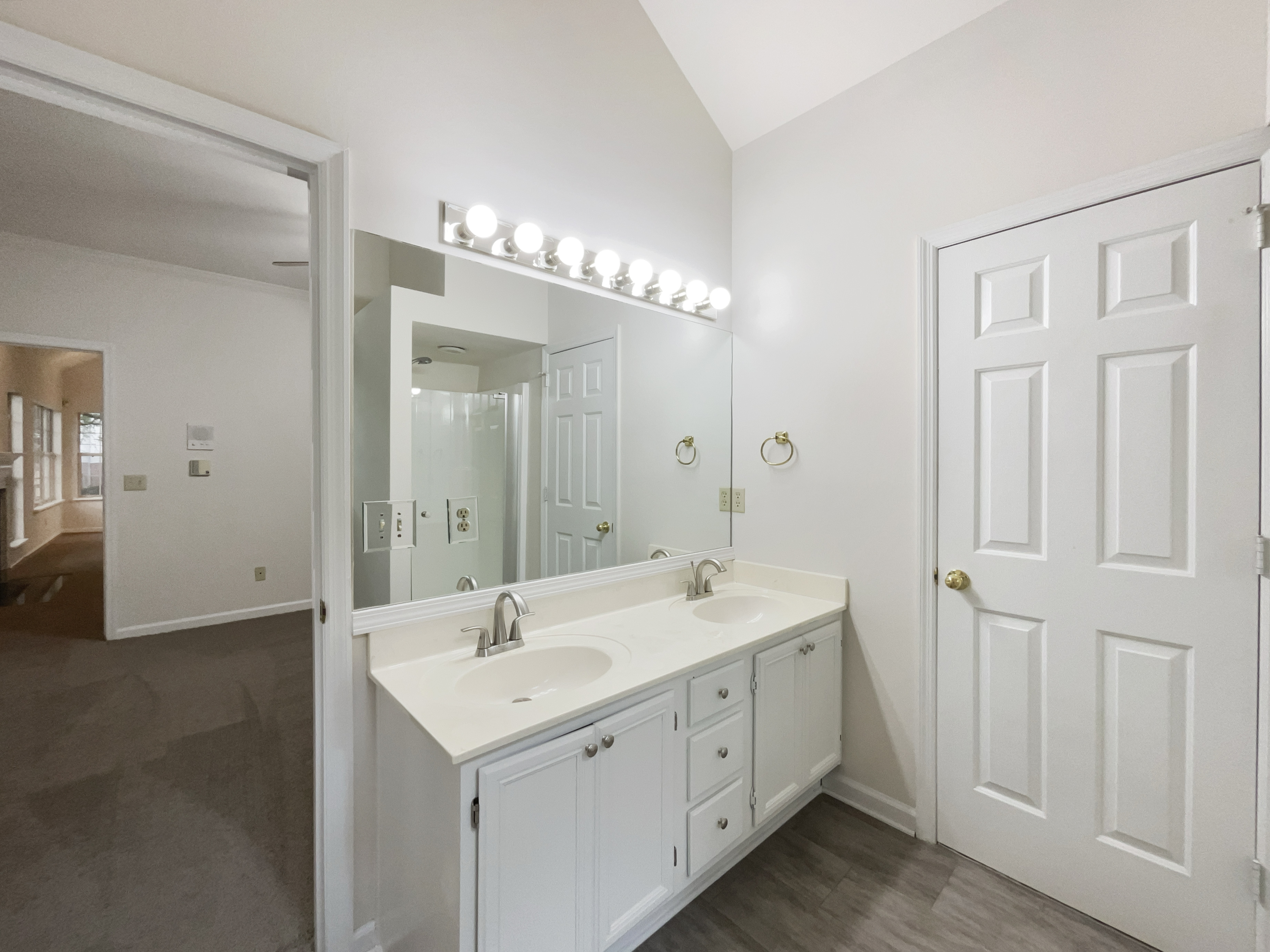 Photo 17 of 33 of 824 N Woodstone Ln, Nashville, TN