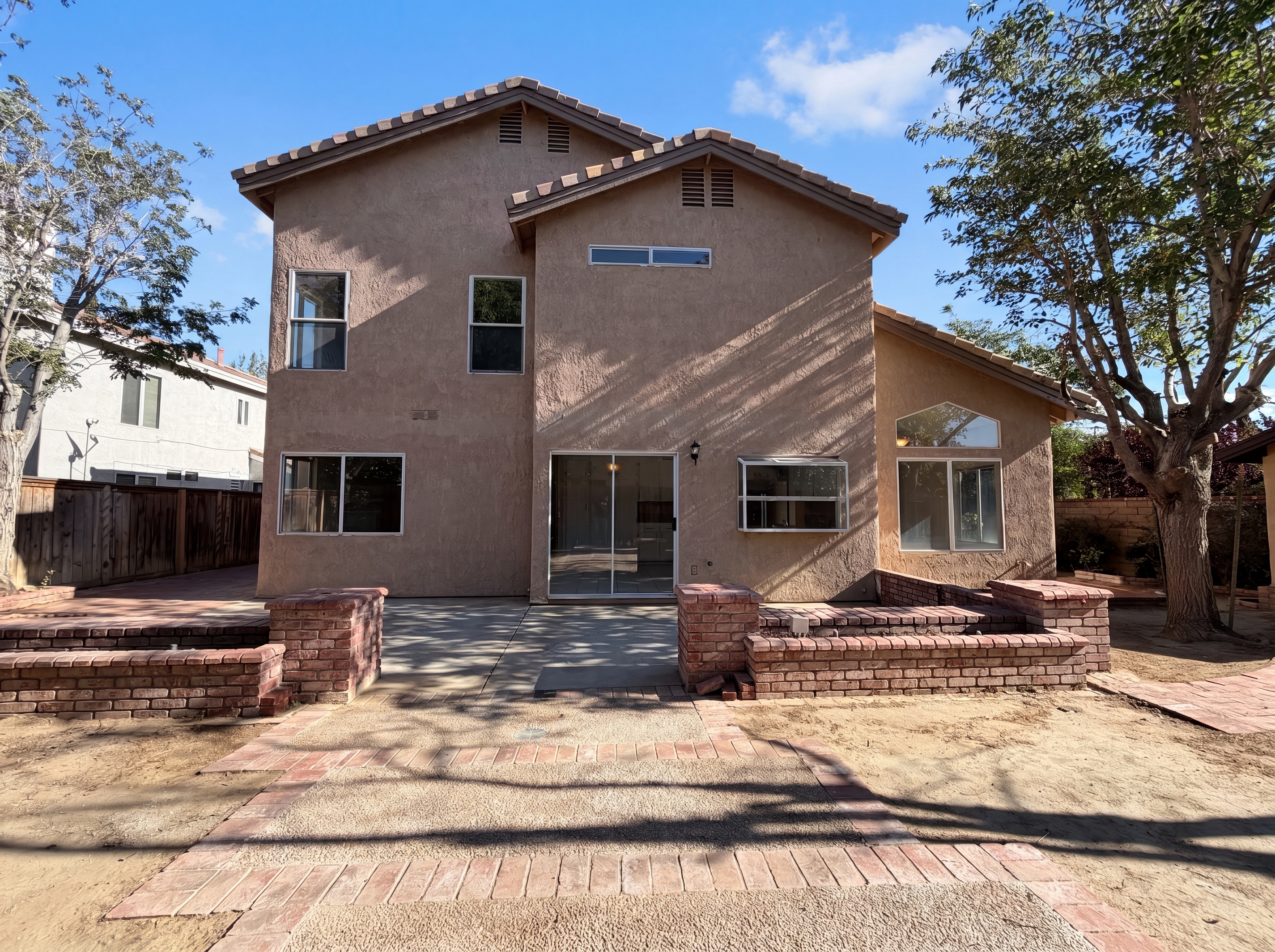 Photo 5 of 28 of 5545 W Avenue L6, Lancaster, CA