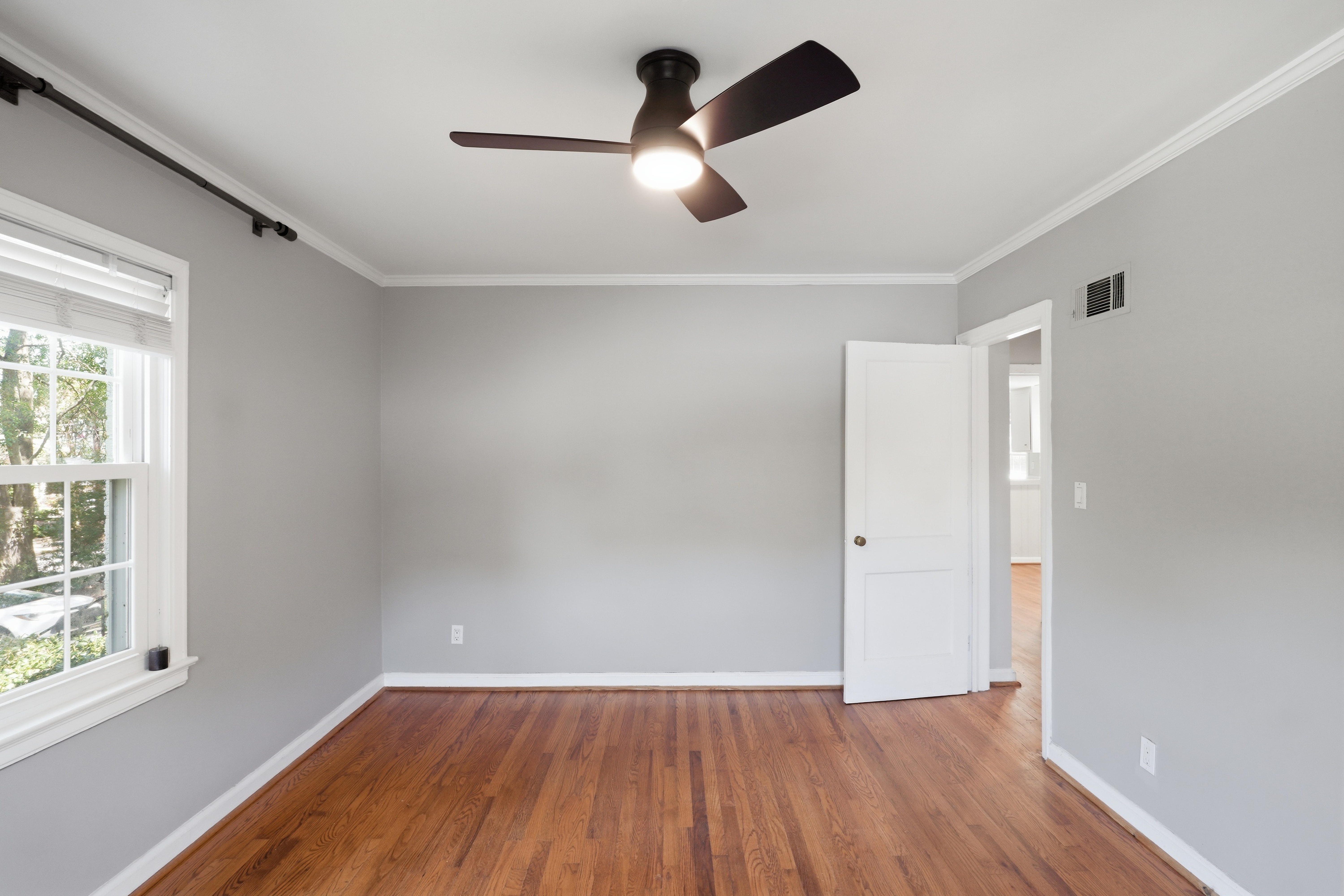 Photo 15 of 25 of 1347 Chalmette Dr NE, Atlanta, GA