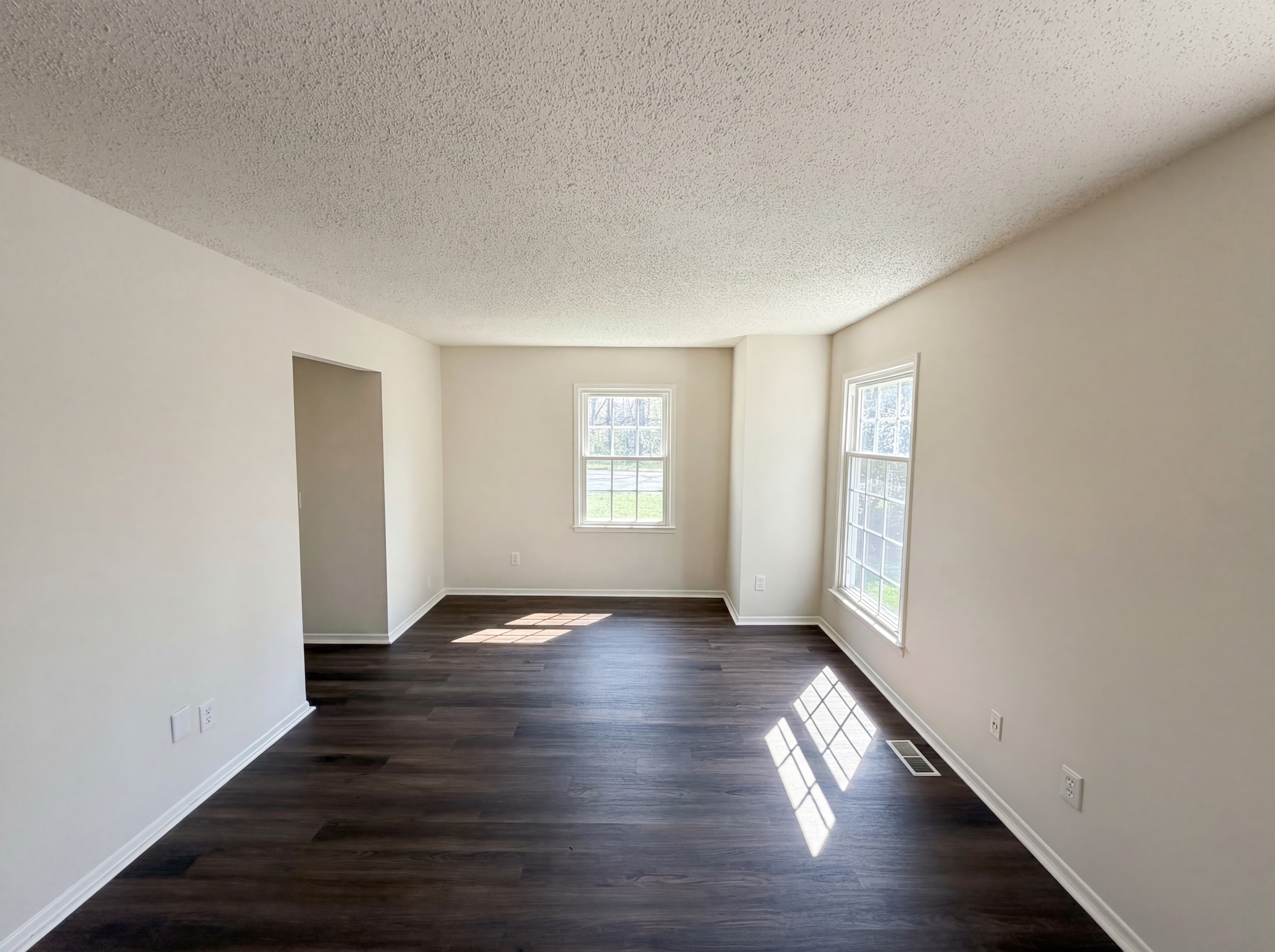 Photo 12 of 23 of 4050 Huntingreen Ln, Winston Salem, NC