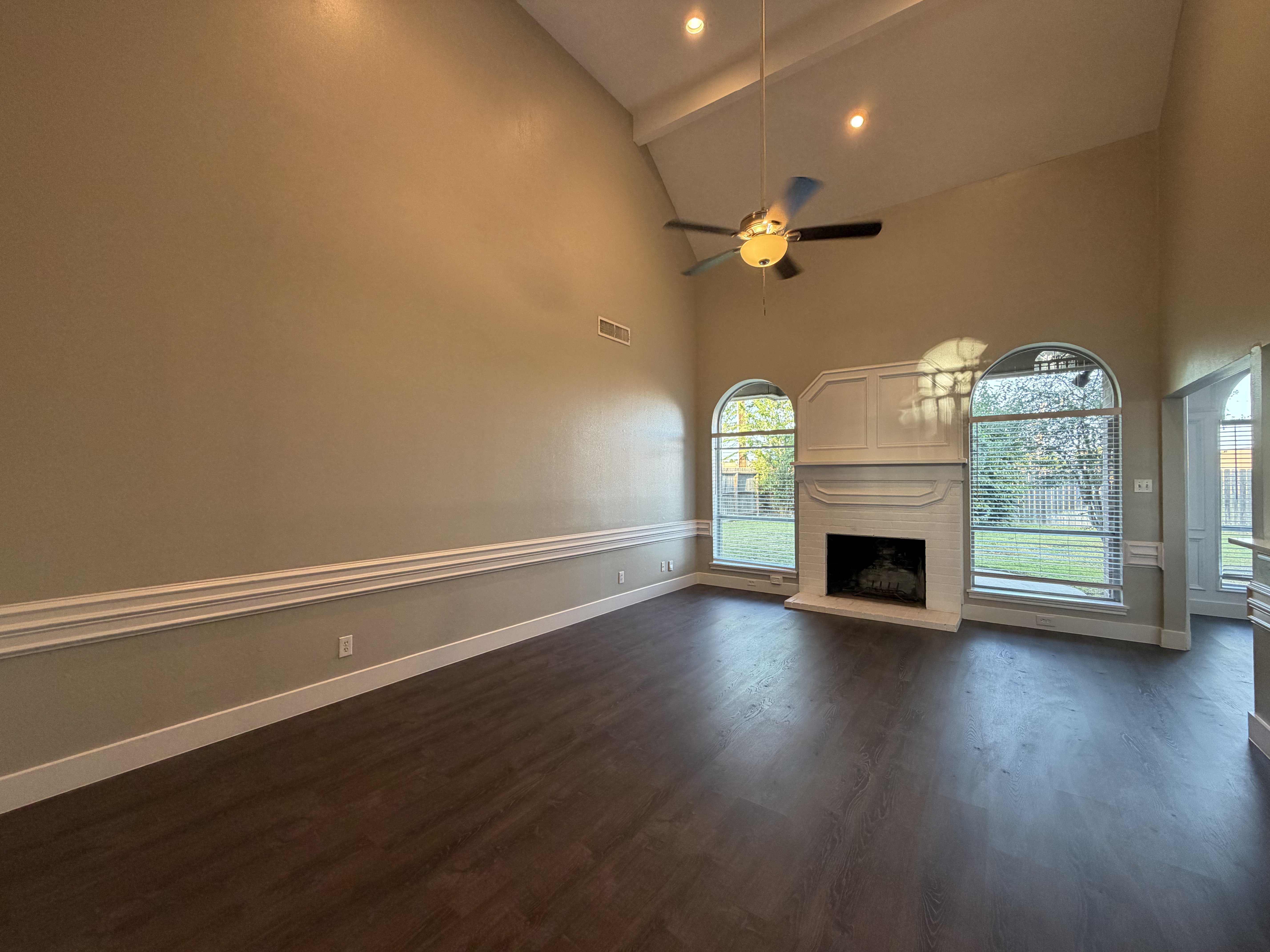 Photo 13 of 28 of 9118 Tepee Trl, Houston, TX