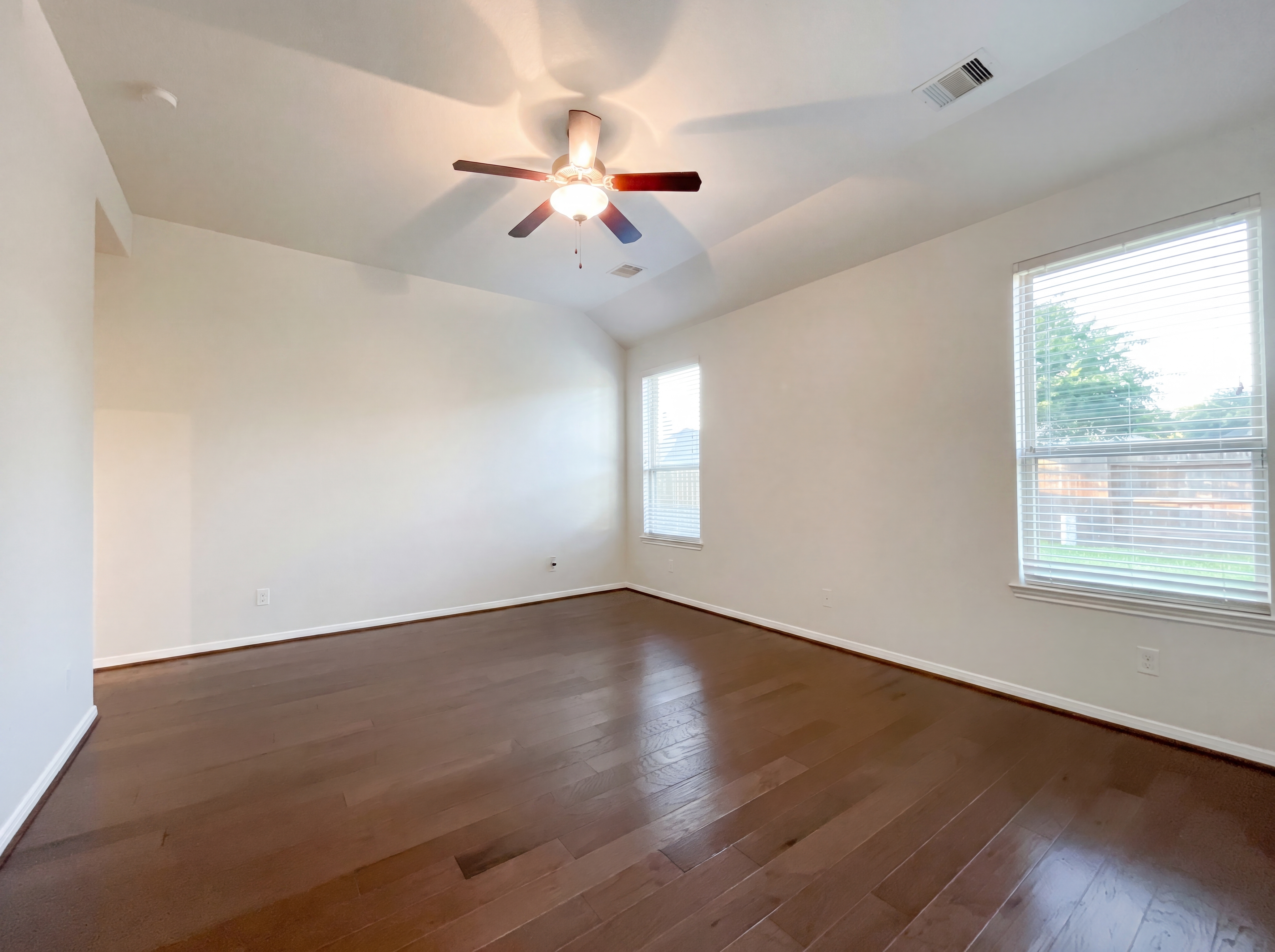 Photo 4 of 19 of 21205 Timber Bluff Ln, Porter, TX