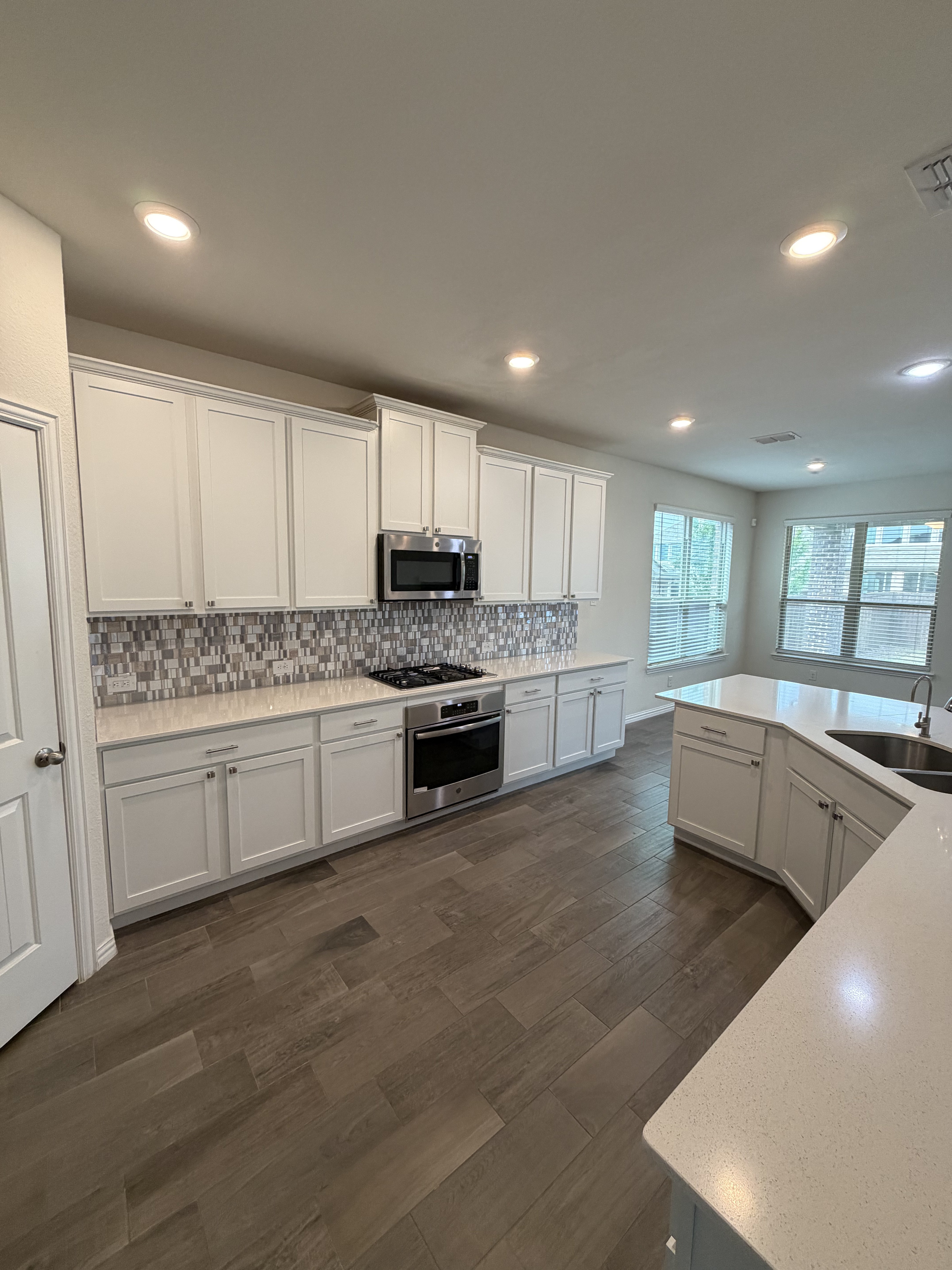 Photo 9 of 27 of 1421 Prairie Lake Ct, Carrollton, TX